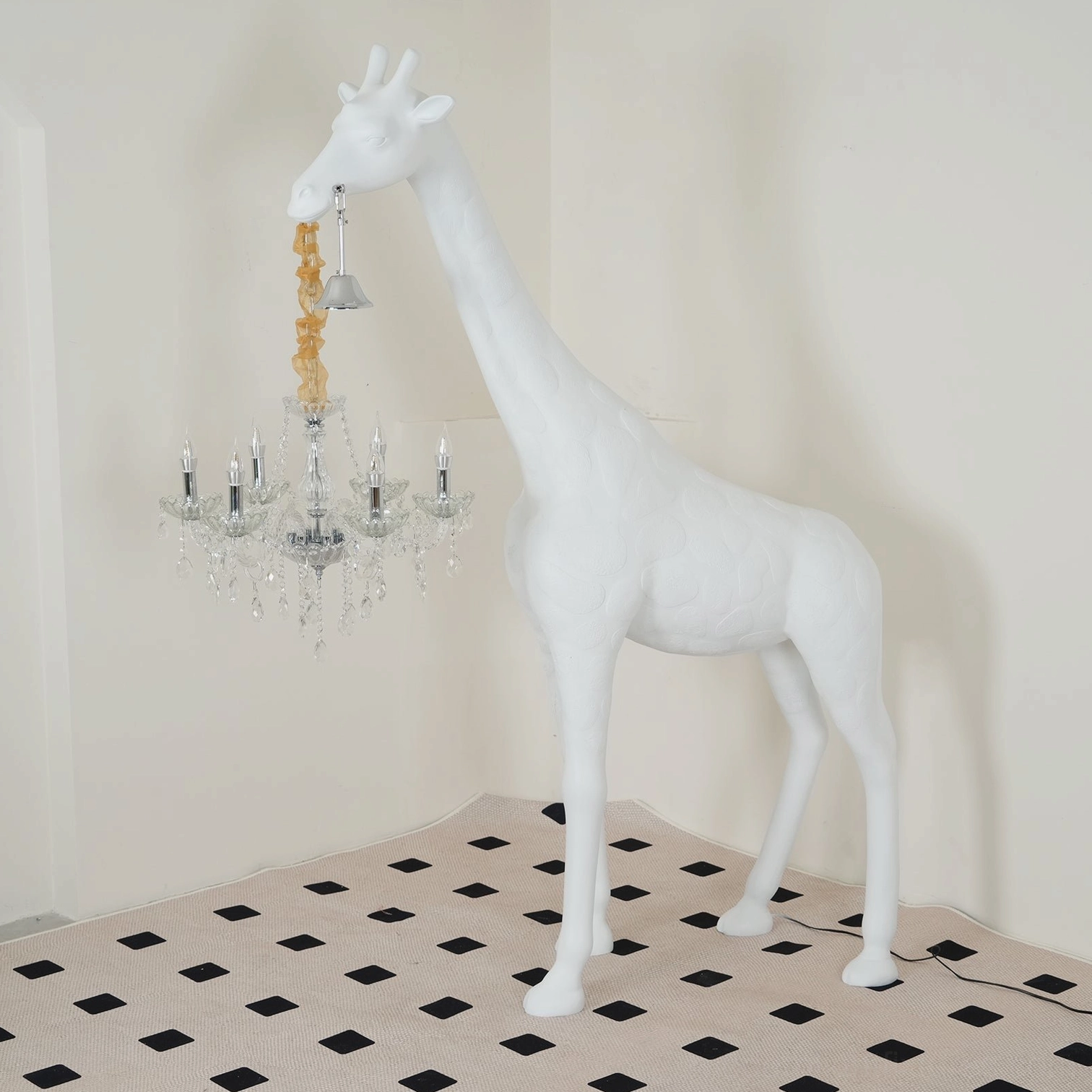 Giraffe sculpture floor lamp luxury interior lighting with resin body and suspended crystal chandelier