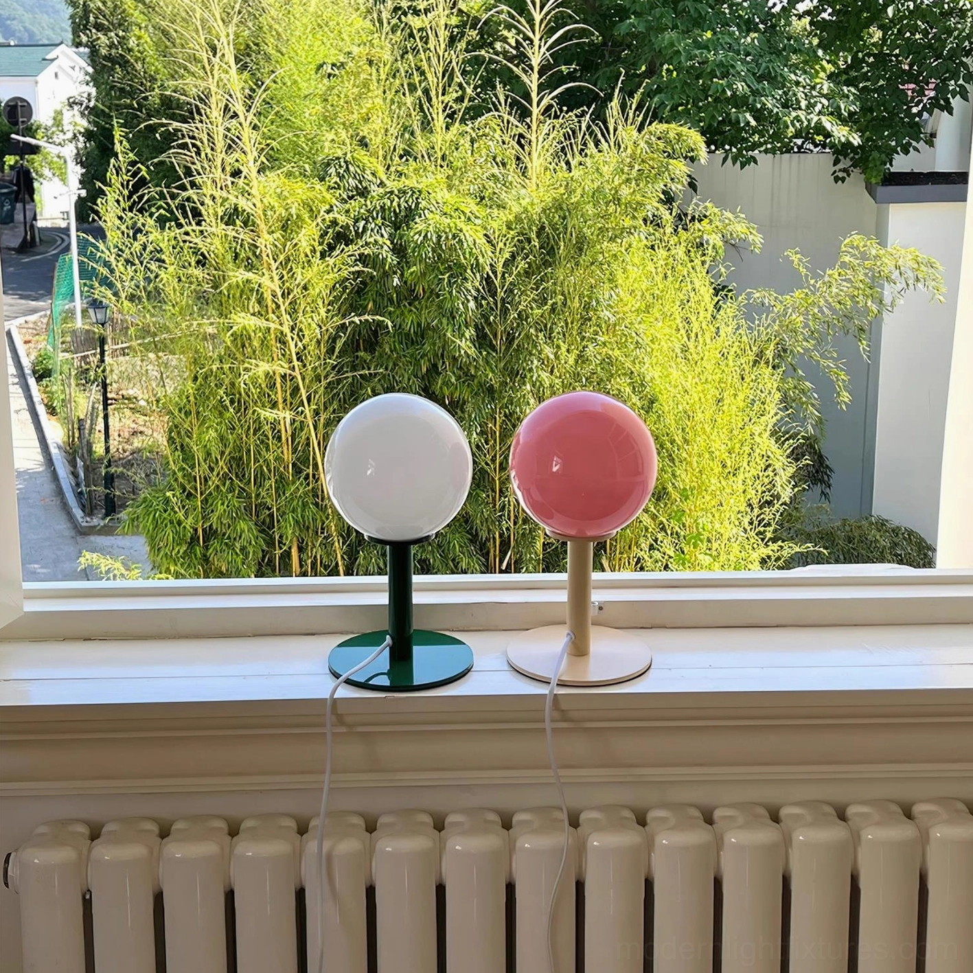 Energy-efficient globe table lamp 10W G9 socket LED compatible eco-friendly lighting solution