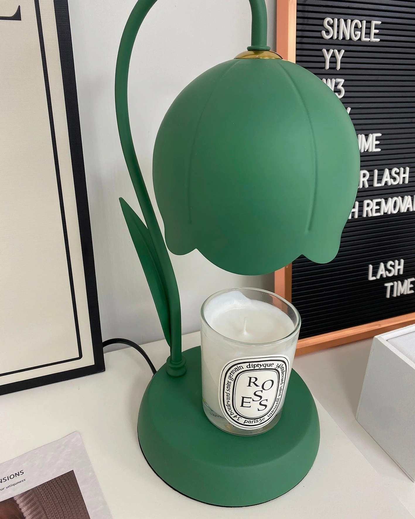 Green lily flower table lamp warmer showing halogen bulb capability and GU10 socket design