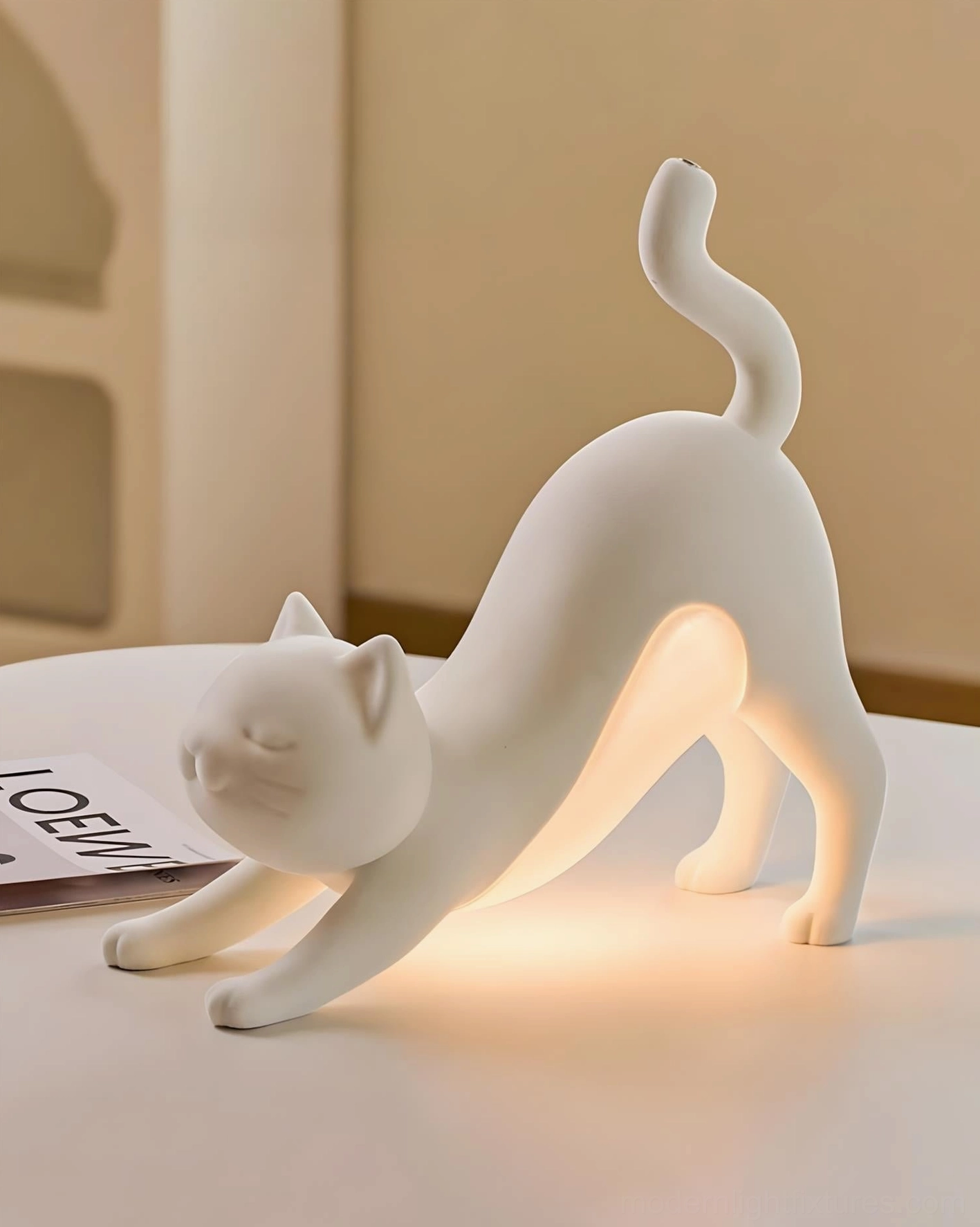 Close-up view of Hakimi cat table lamp showcasing detailed resin craftsmanship