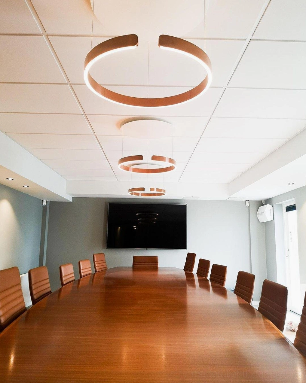 Halo pendant light in Mid-Century Modern interior design with contemporary metal elements