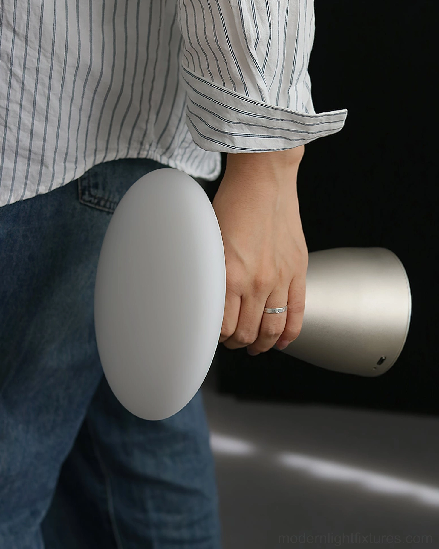 Konos minimalist table lamp with touch switch control and three-color adaptive light modes - contemporary design detail