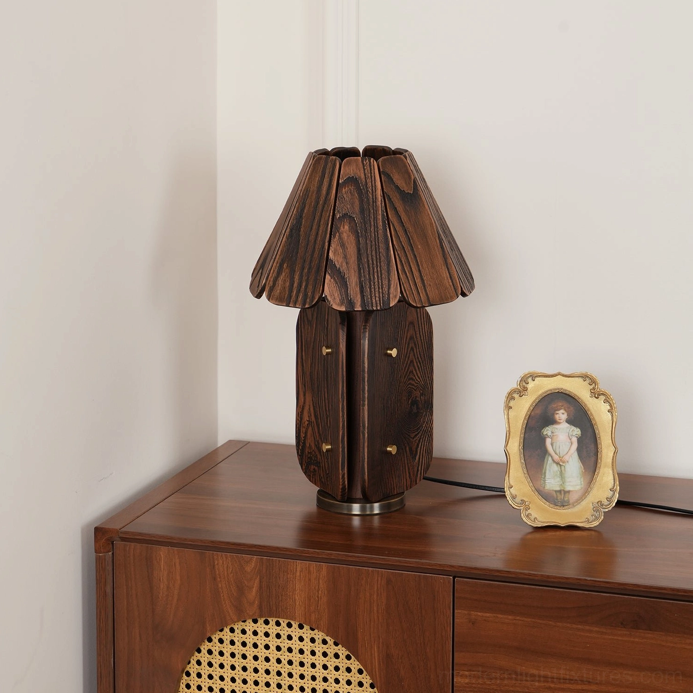 Kubec lamp with international plug options US UK EU AU certified compatibility