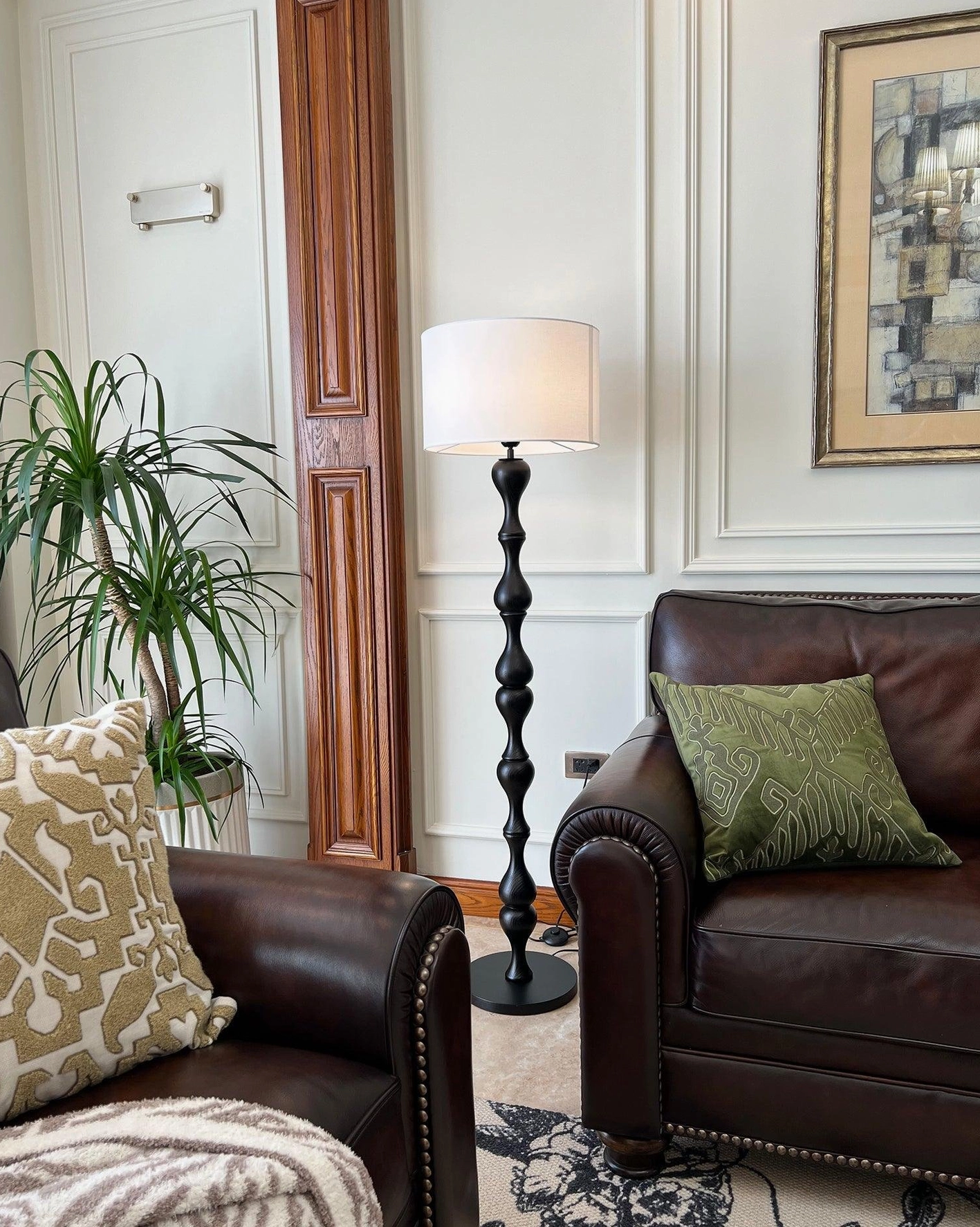 Laredo floor lamp black and white color variant detailed close-up view