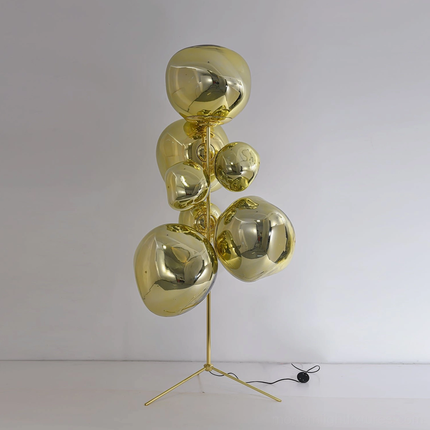 Large lava bubble floor lamp 100cm diameter 180cm height in living room application