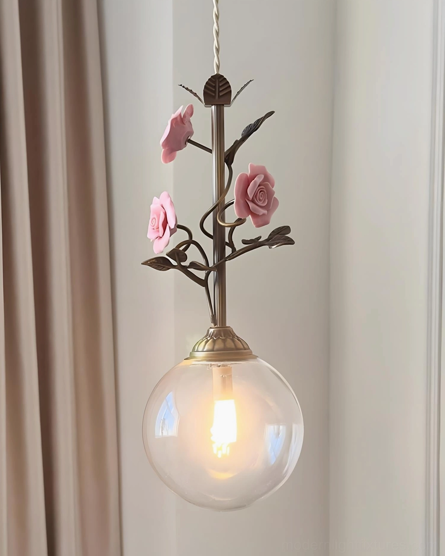 G9 socket floral pendant lamp with LED compatibility, energy-efficient lighting solution