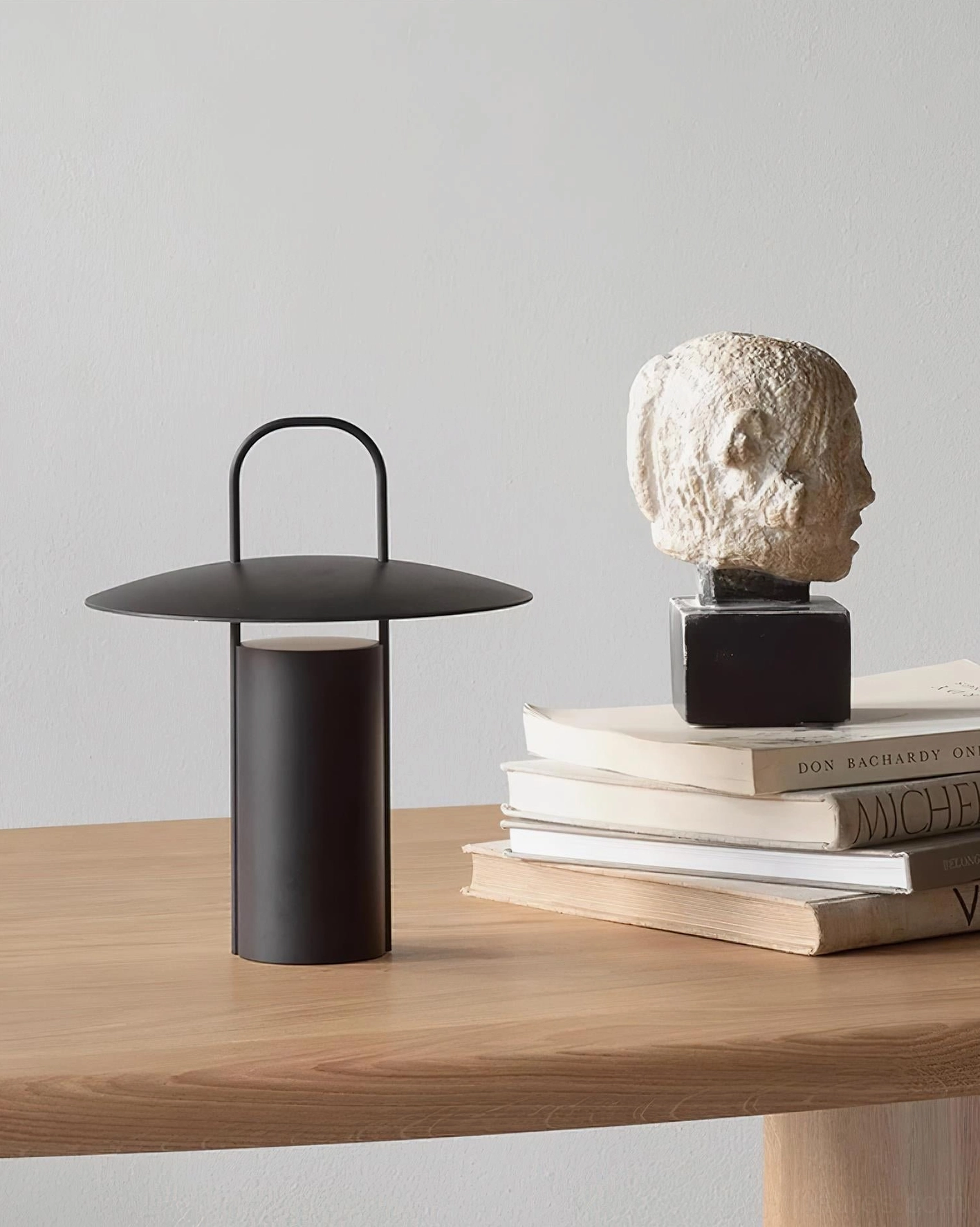 Portable LED table lamp size comparison chart showing dimensions in centimeters and inches