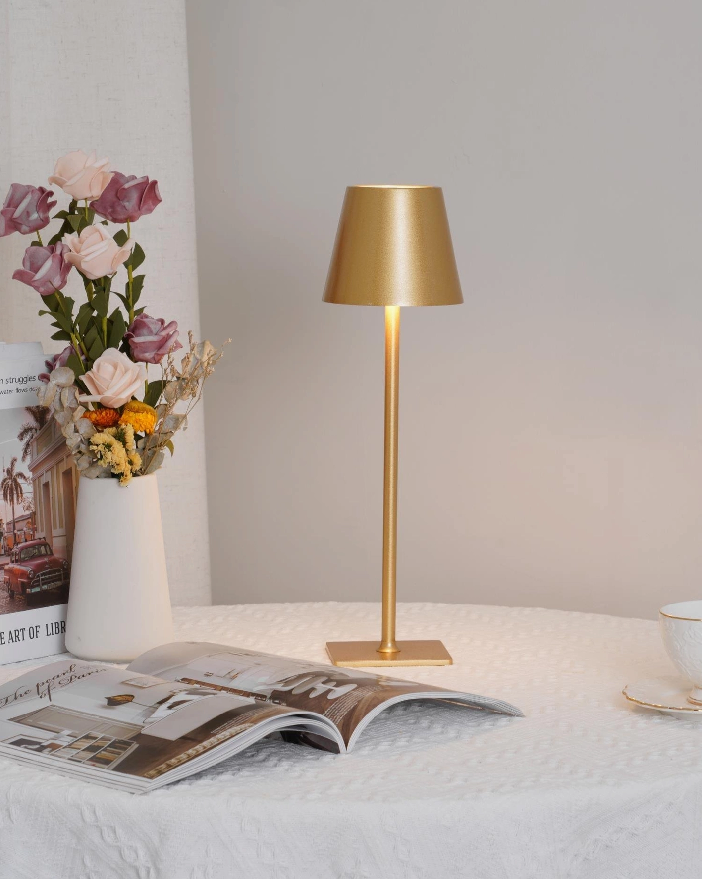 Modern minimalist table lamp living space atmosphere functional decorative lighting