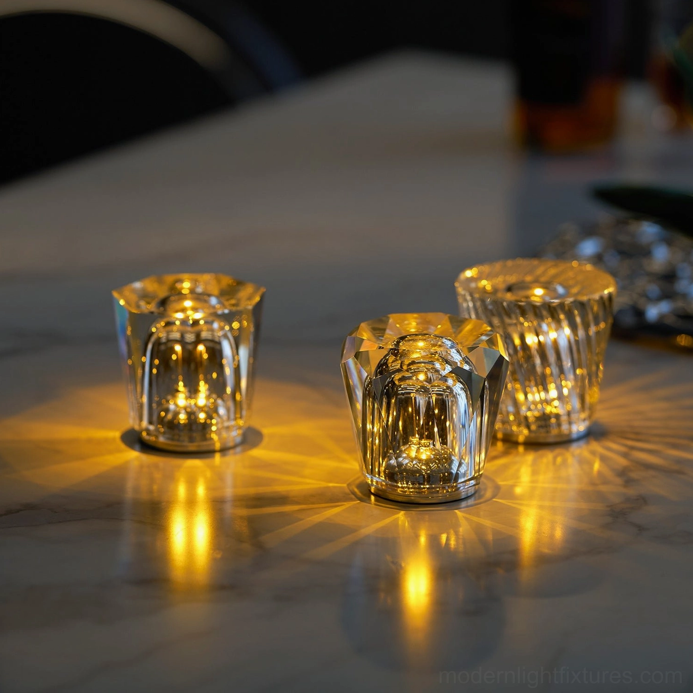 Luxury hand-polished crystal diamond table lamp, minimalist faceted design, built-in rechargeable battery, perfect accent lighting