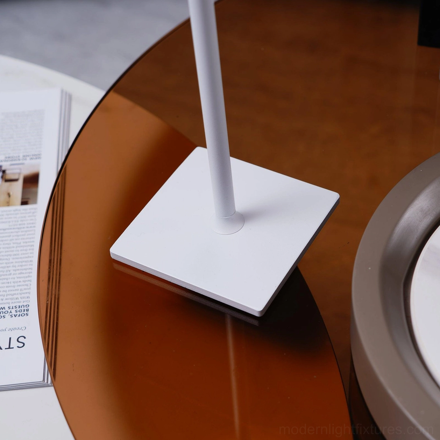 Modern minimalist table lamp maintenance-free integrated LED no replacement needed