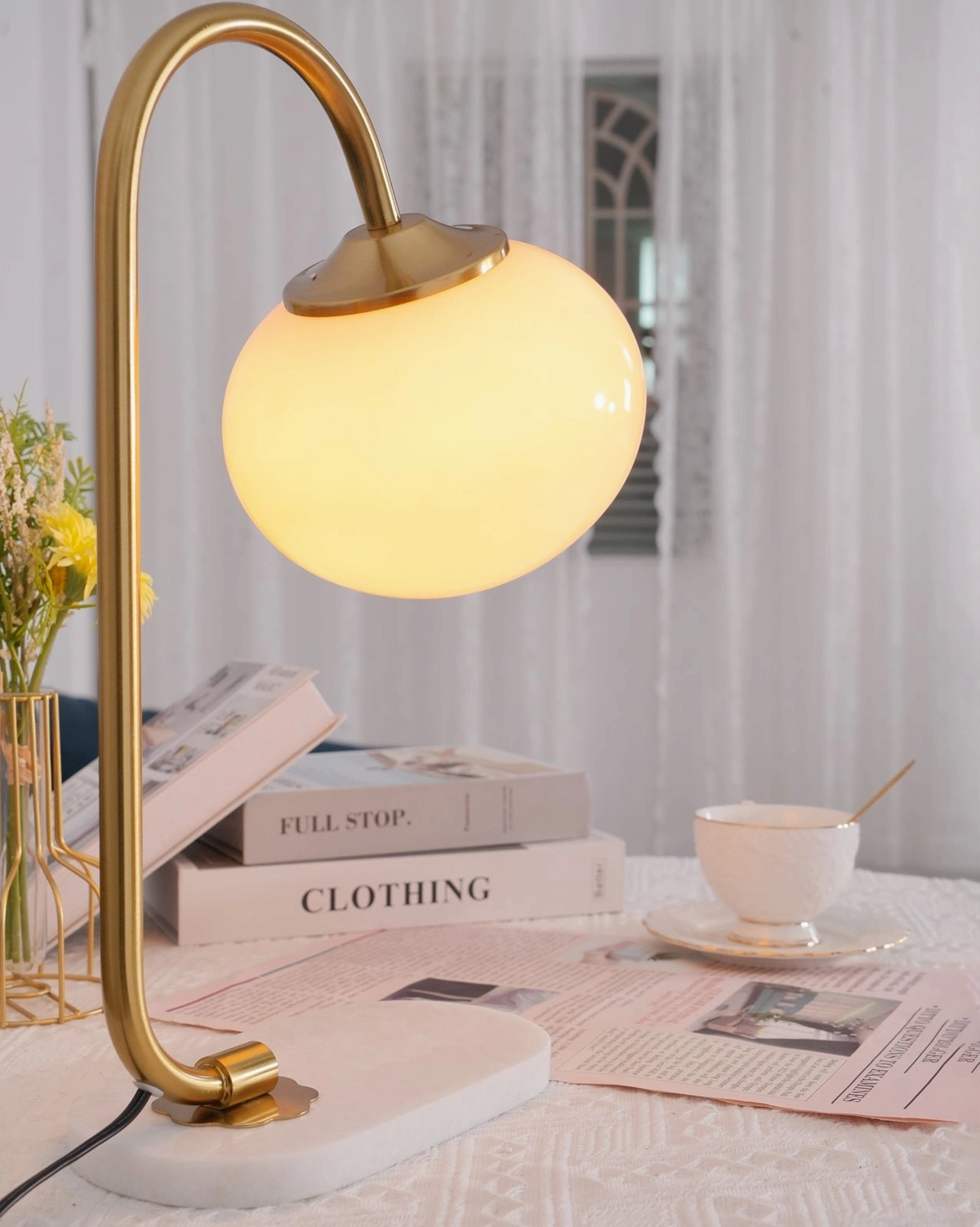 Alternative marshmallow inspired soft design globe table lamp with round glass shade
