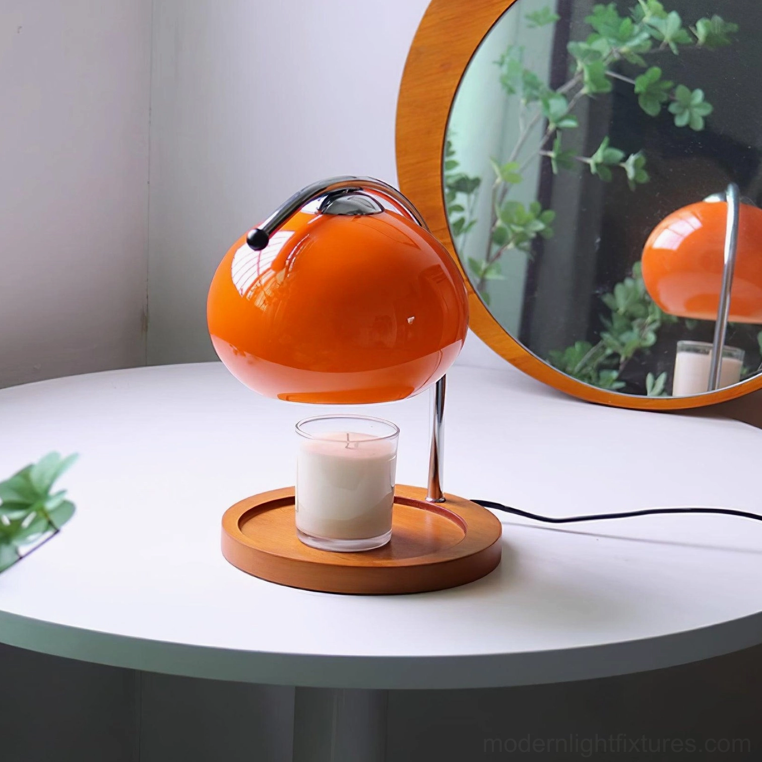 Mauri halogen candle warmer lamp with scented jar candle melting from top-down heat distribution