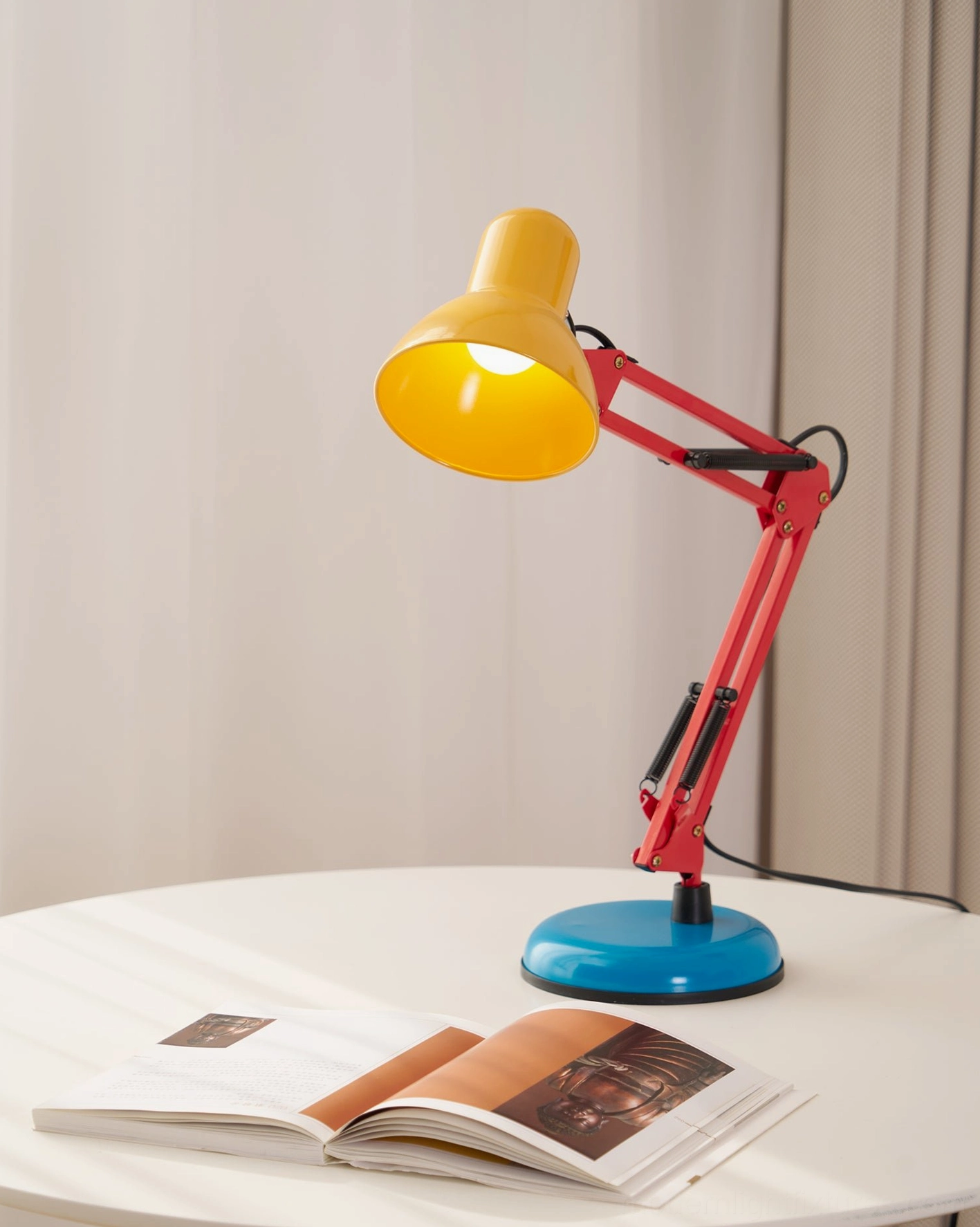 Memphis desk lamp complete product specifications and dimensions - modern postmodern table lamp technical details for informed purchasing decision