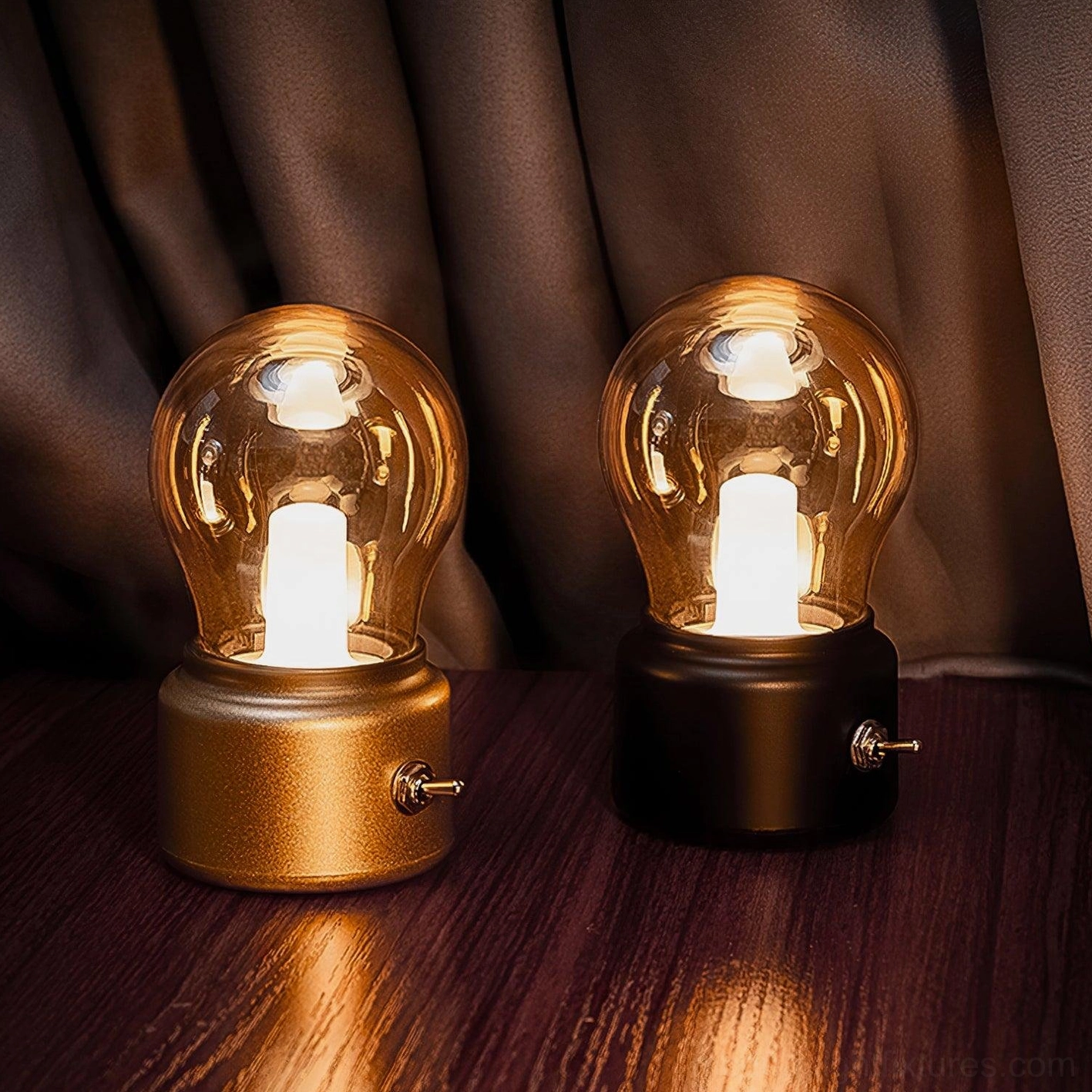 Mini table lamp suitable for coffee shop boutique retail accent lighting display