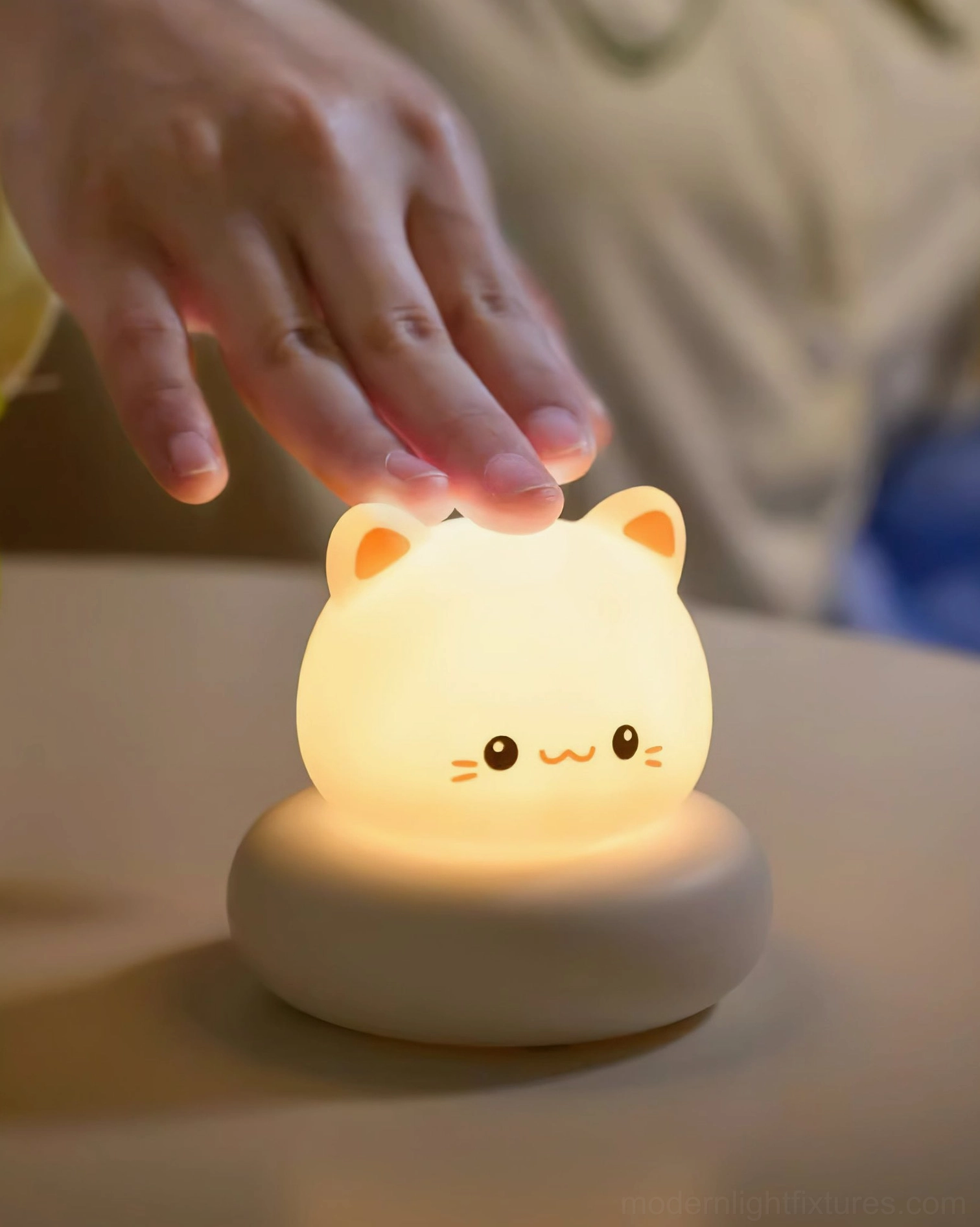 Portable rechargeable mushroom lamp - Size comparison and scale