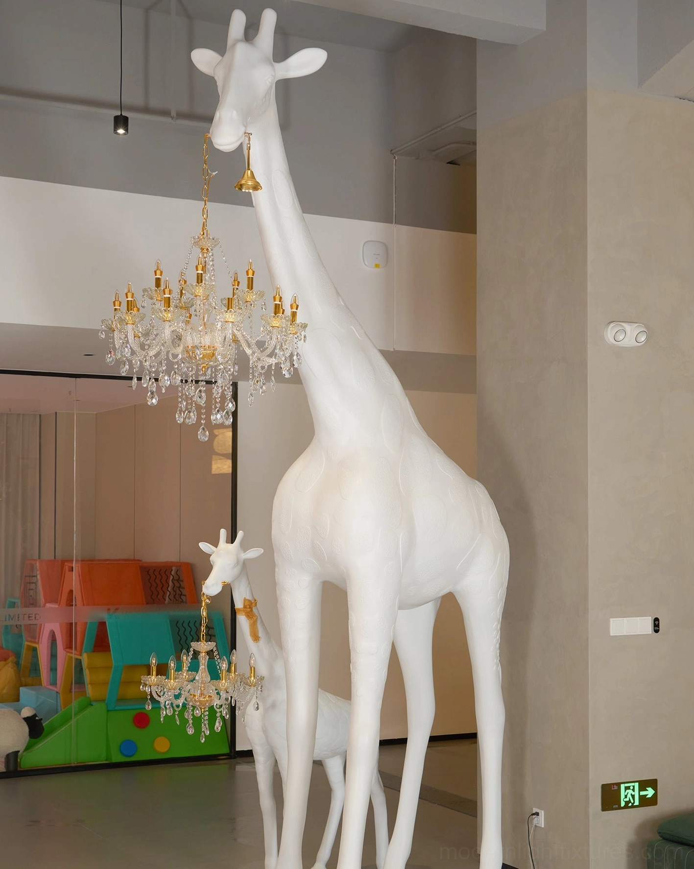 Modern giraffe sculpture floor lamp artistic design with resin body and functional crystal lighting elements