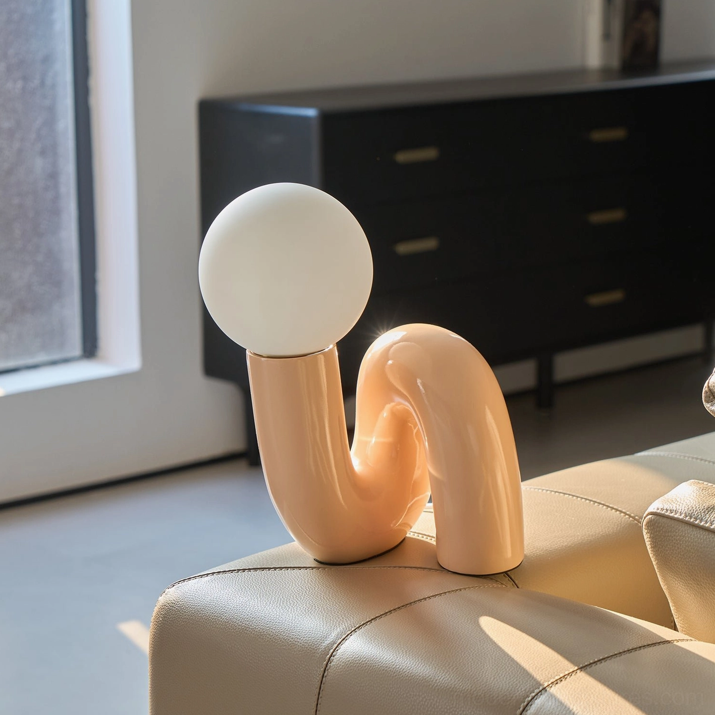 Modern N-shape glass lamp demonstrating 40cm height measurement against standard reference