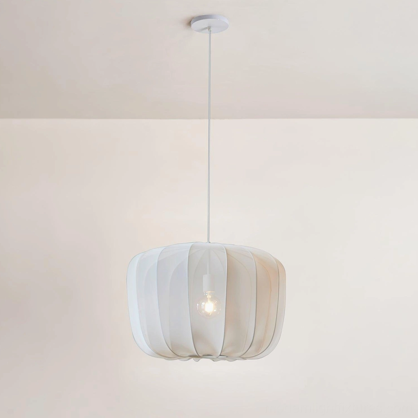 Nevola pumpkin-shaped mesh pendant lamp artistic product lifestyle photography detail