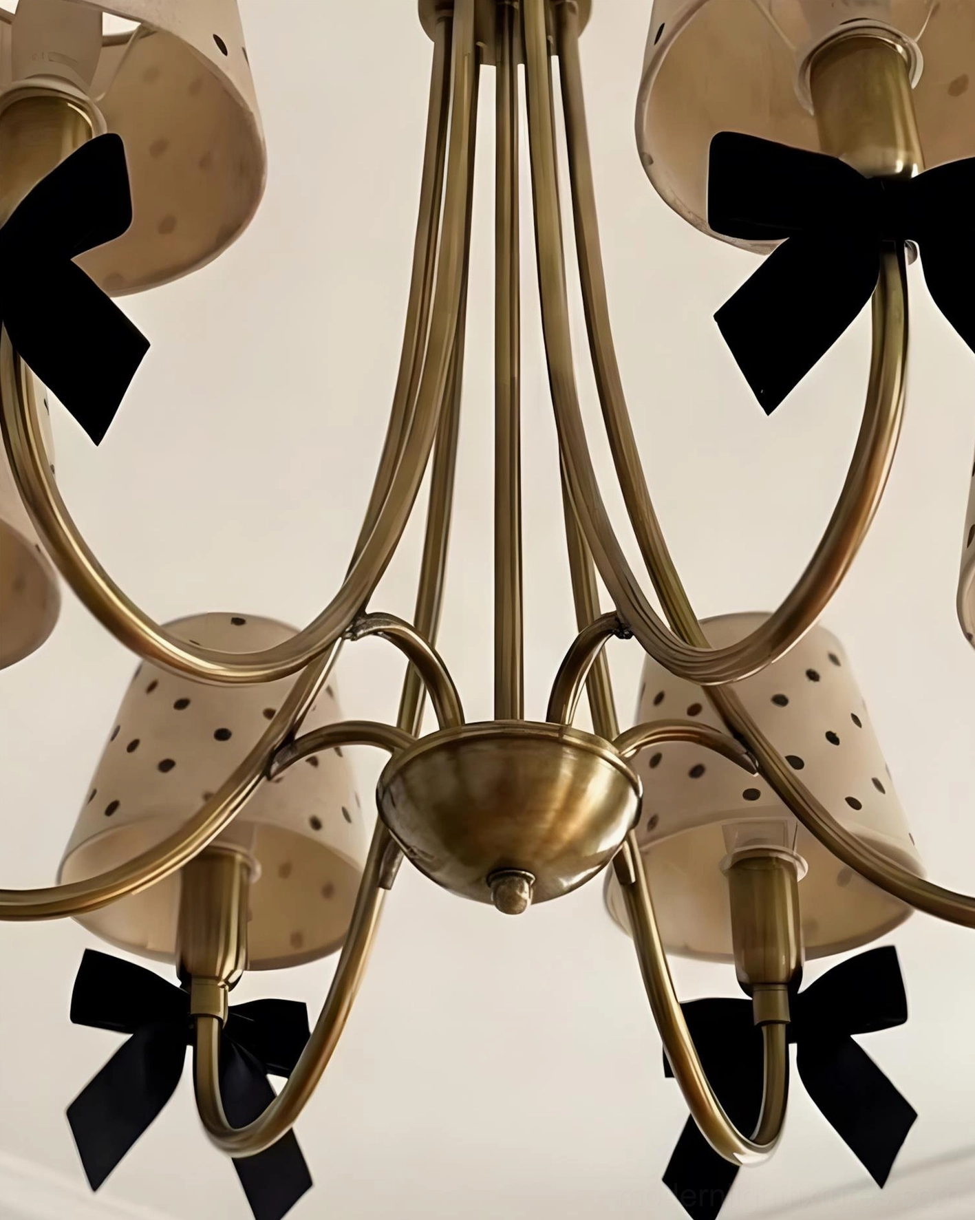 Parisian polka dot chandelier with adjustable hanging chain and E14 socket bulbs