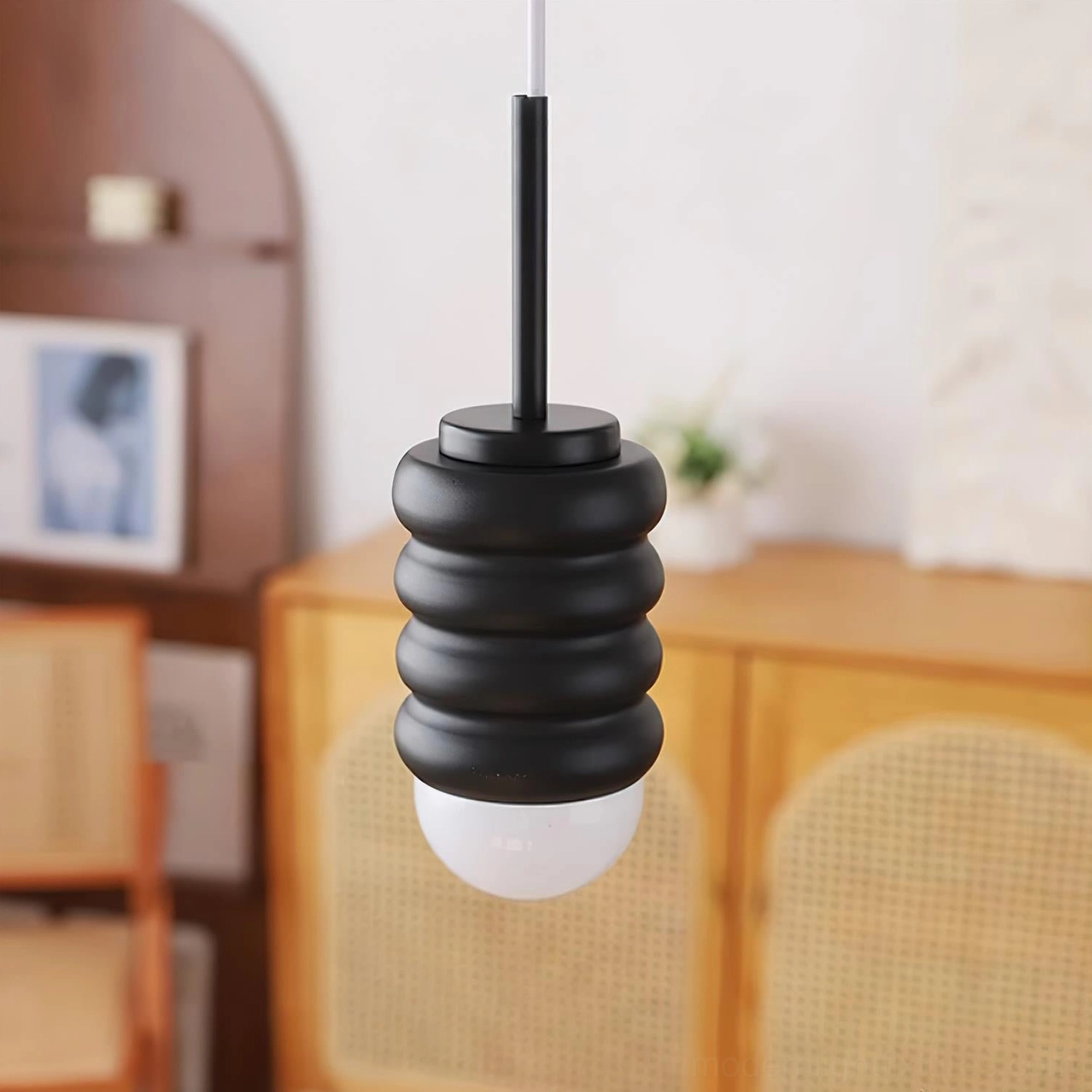 Pendant light with E26 E27 socket compatibility, universal voltage 110-240V for global installation