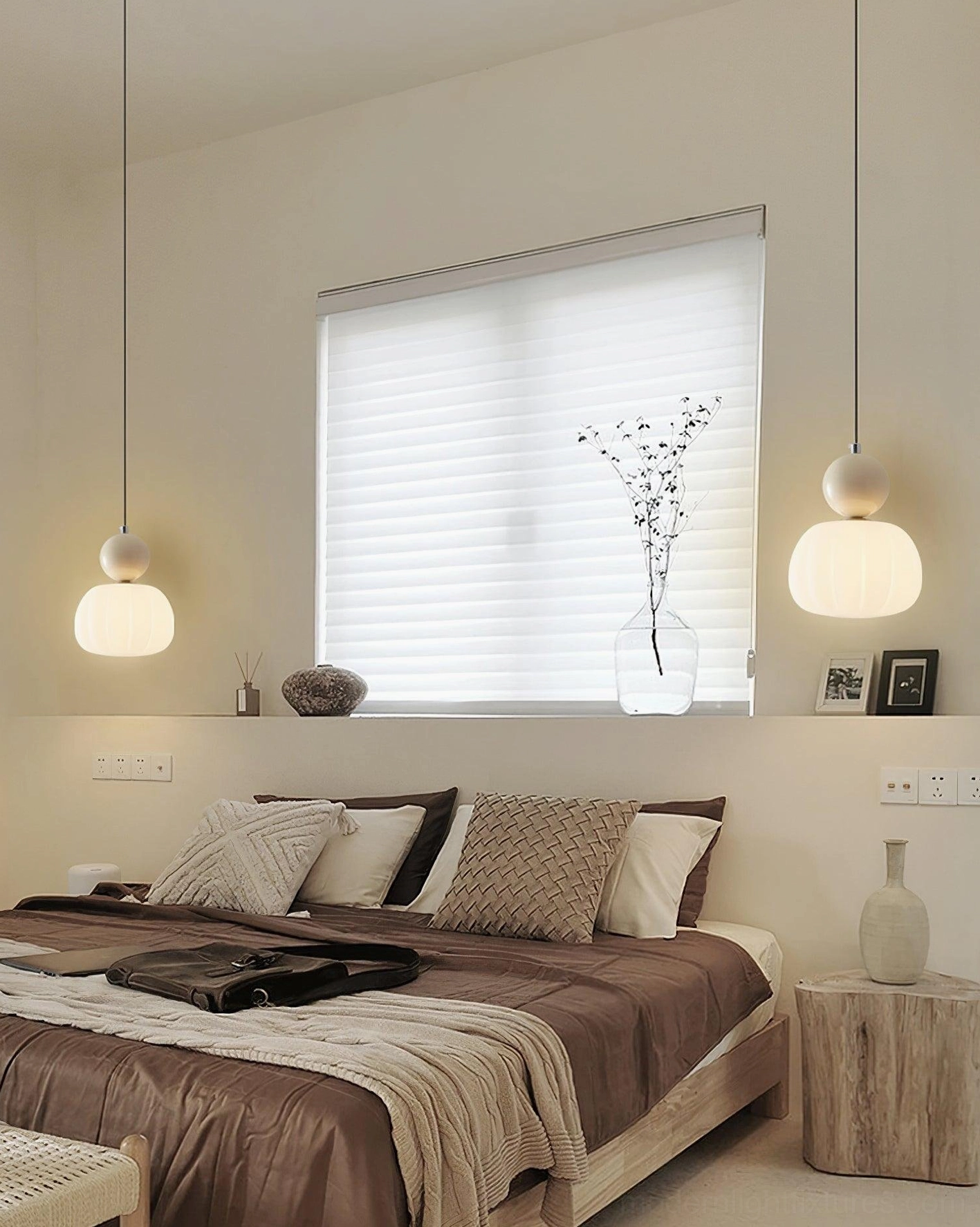 Morris ribbed pendant lamp showing shadow pattern from ribbed acrylic shade - light diffusion effect