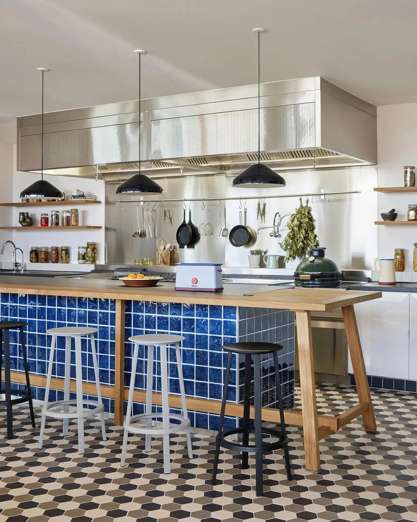 Modern pendant fixture multiple size comparison visualization