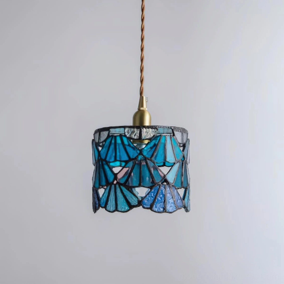 Stained glass pendant lamp dimensions comparison showing 13.5cm diameter and 11.5cm height
