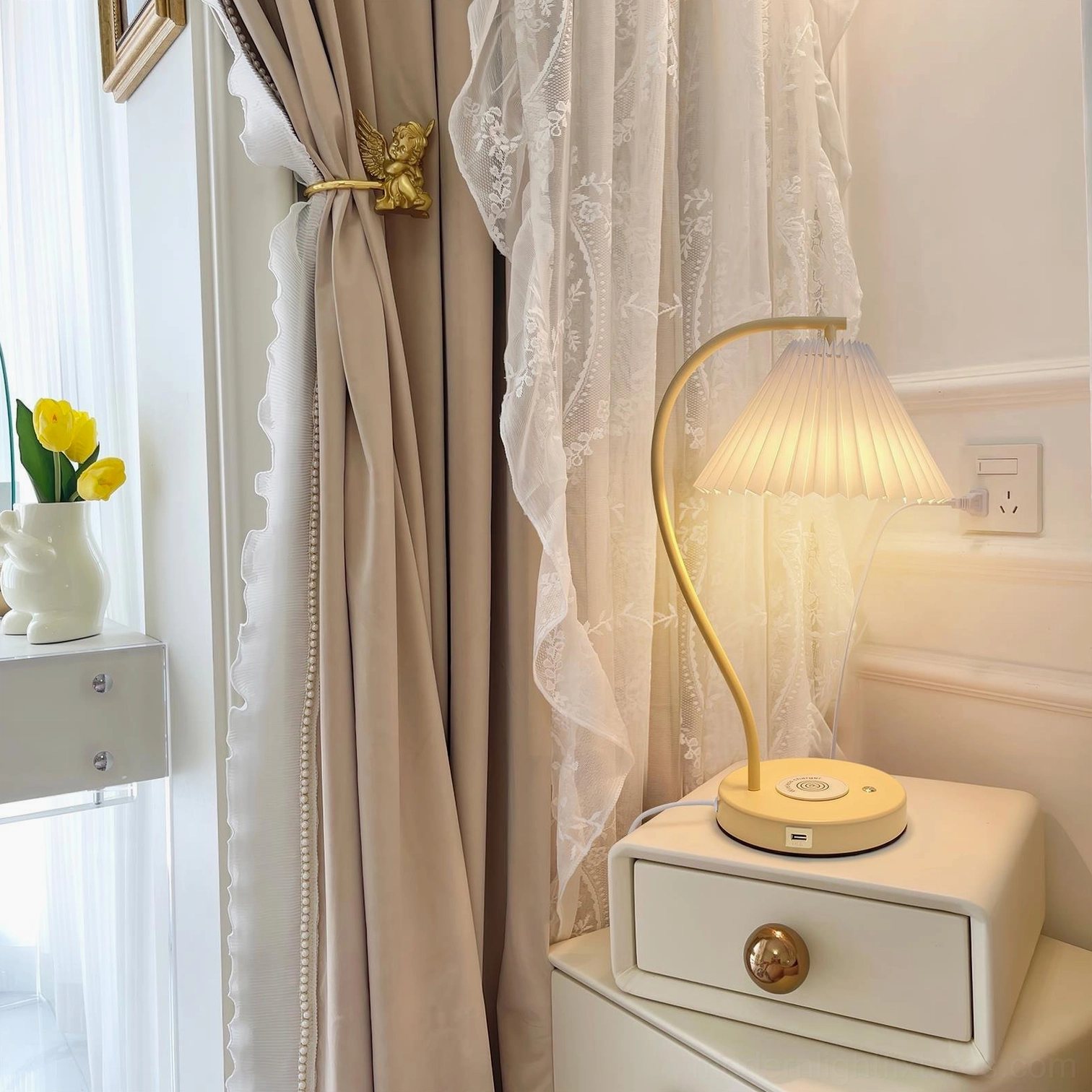 Modern pleated table lamp with international plug options US EU UK AU