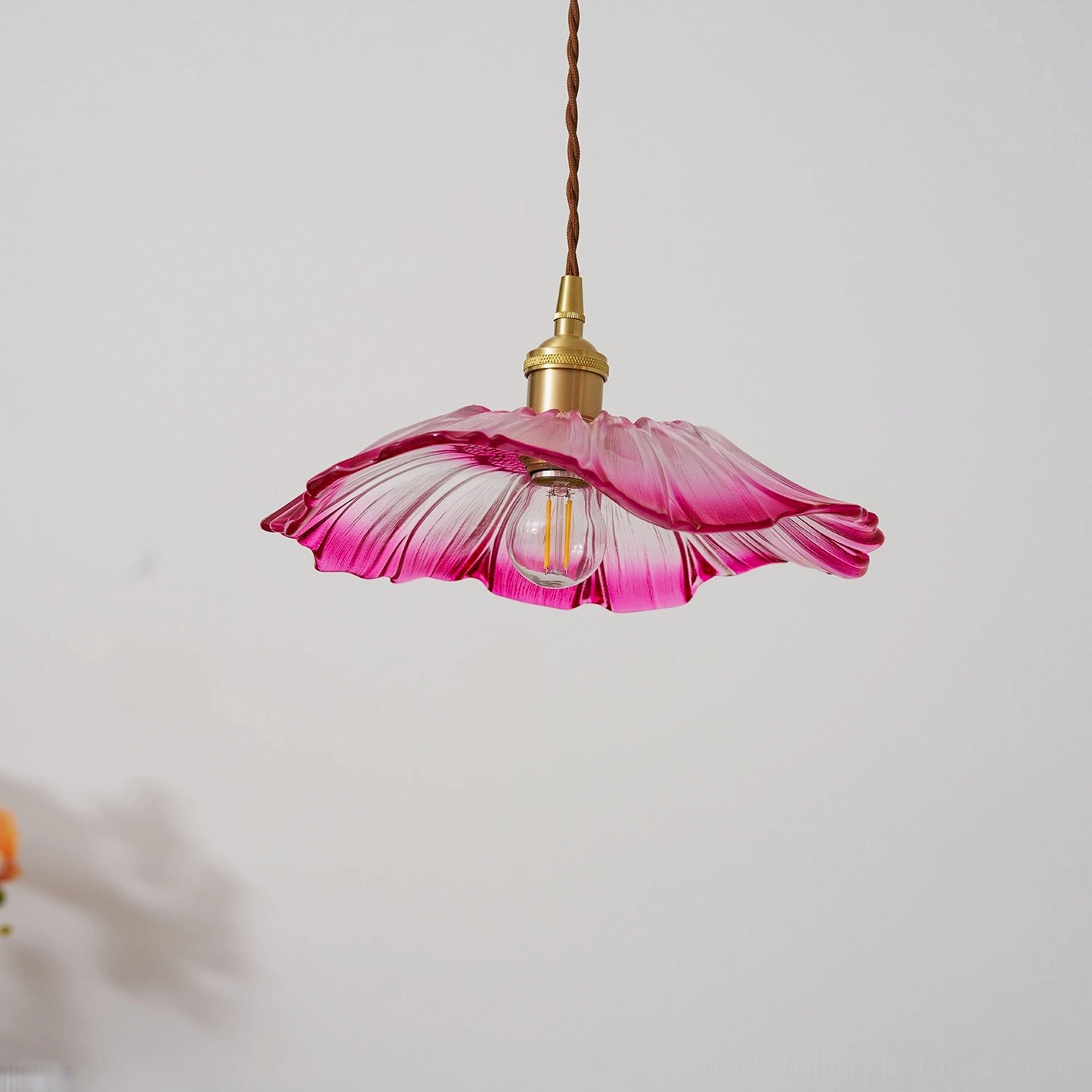 Plug-in flower glass pendant light with multiple installation height options