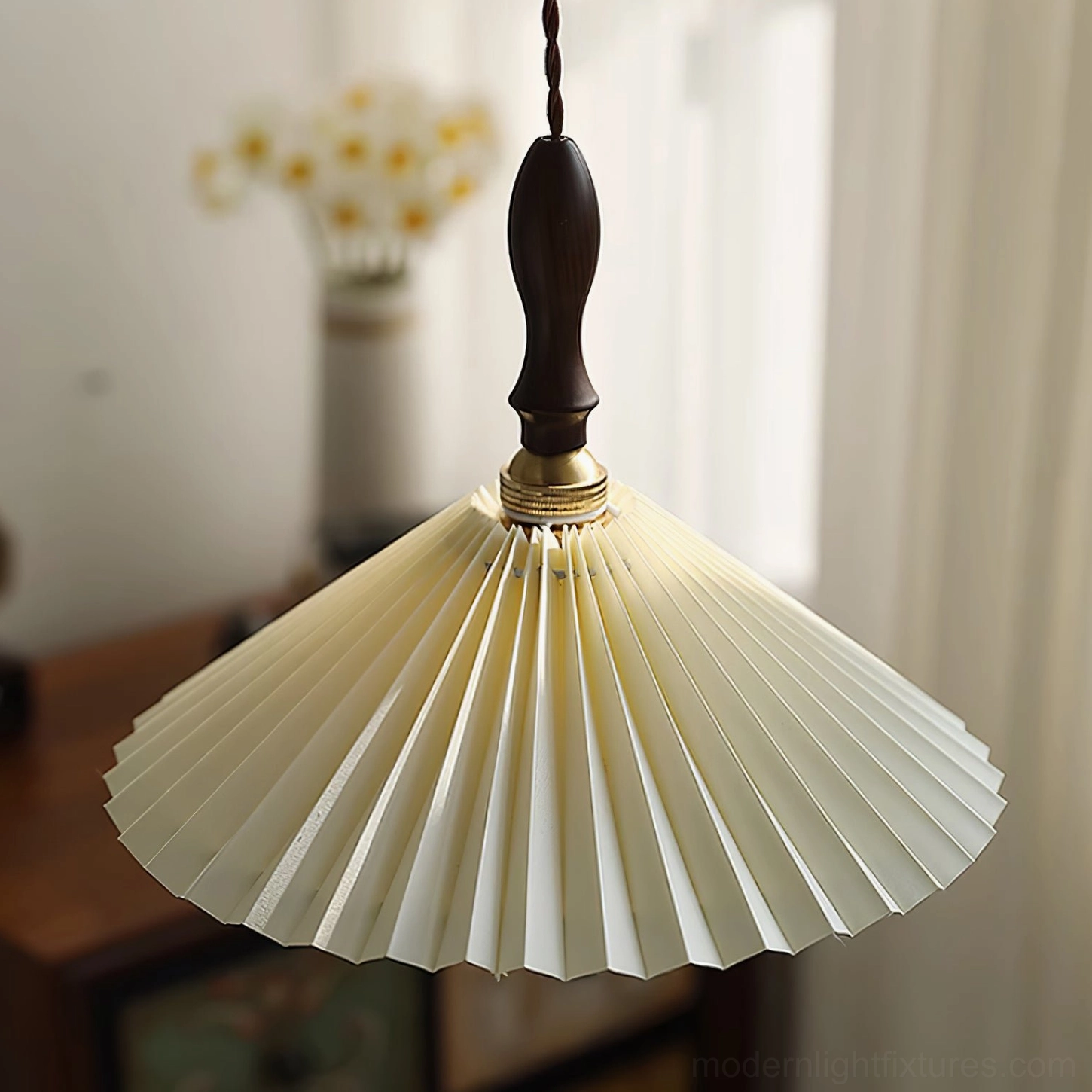 Plug-in pleated pendant light with 450cm adjustable cord for flexible home installation