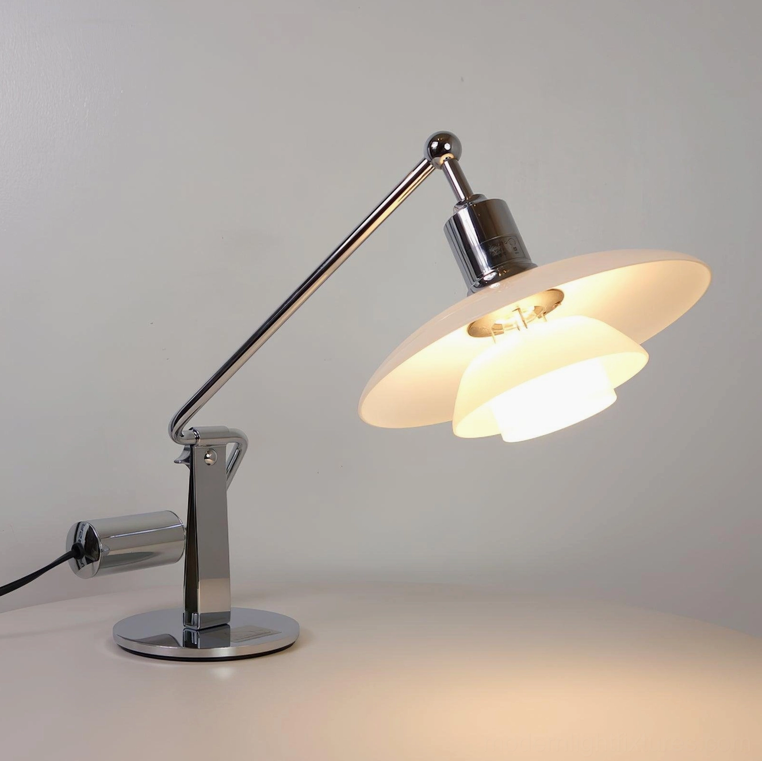 Poul modern table lamp design detail showcasing three-color reflex system and glass craftsmanship