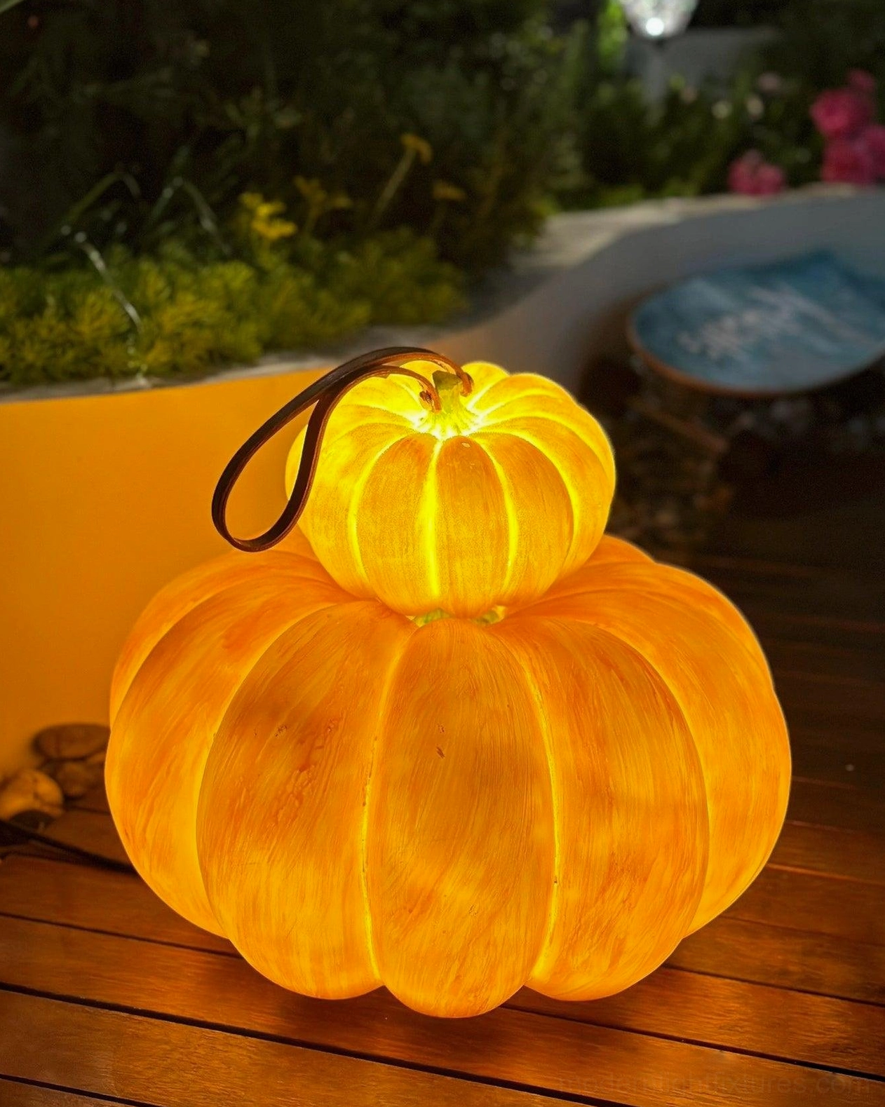 Pumpkin outdoor lamp poolside resort hotel garden hospitality lighting