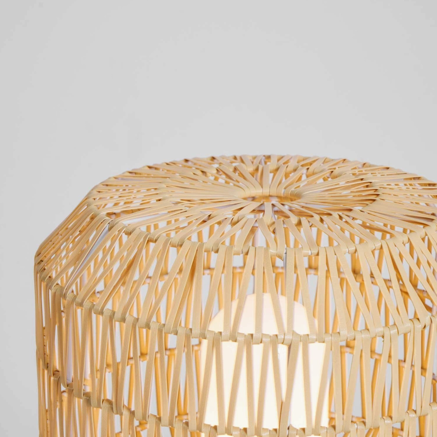 Rattan outdoor table lamp with warm white 3000K color temperature candlelight ambiance