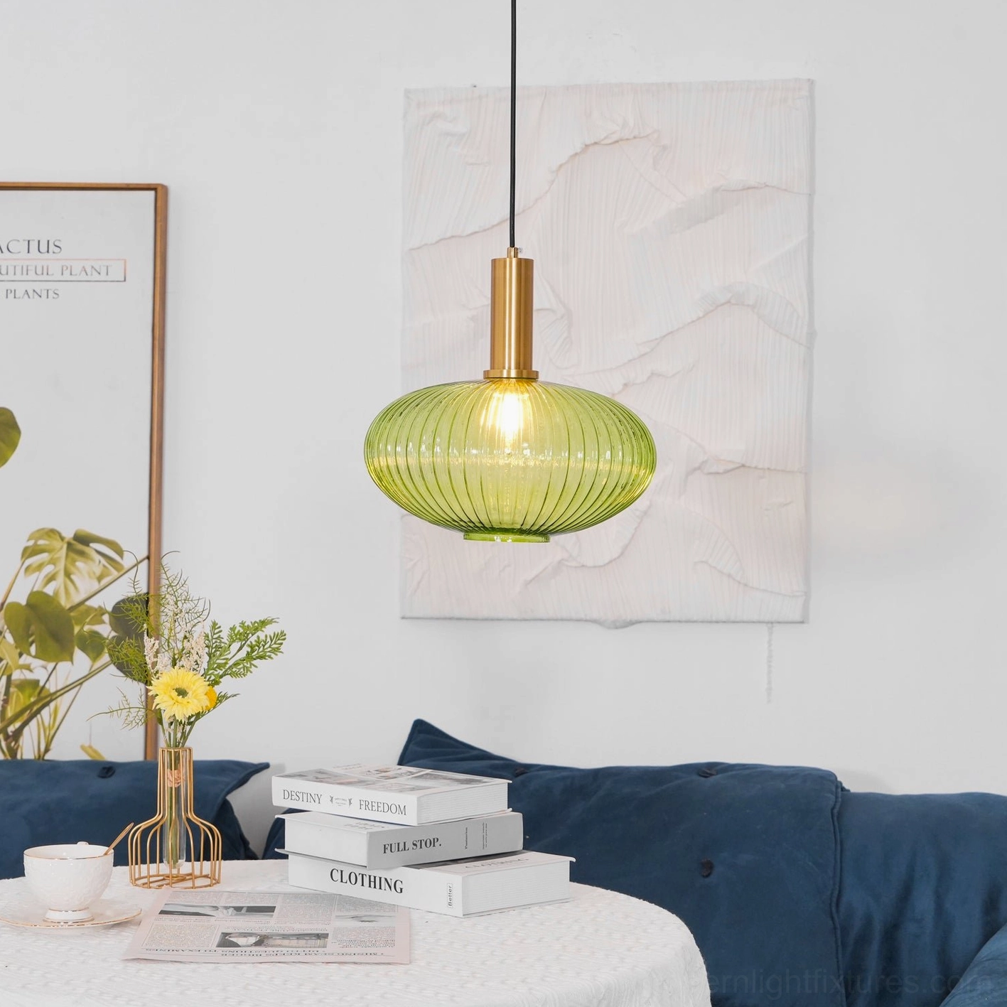 Installation guide visual for ribbed glass pendant lamp showing mounting process and safety assembly
