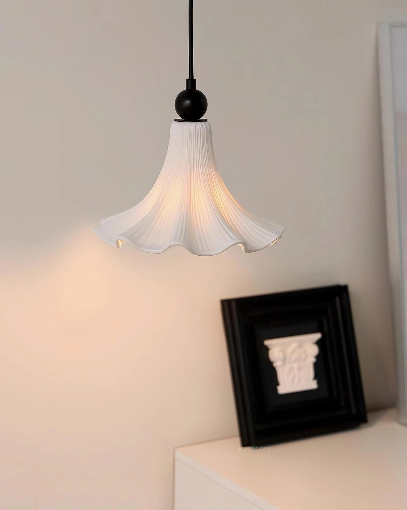 Florin Ripple ripple pendant lamp installation guide showing mounting hardware and electrical connection specifications