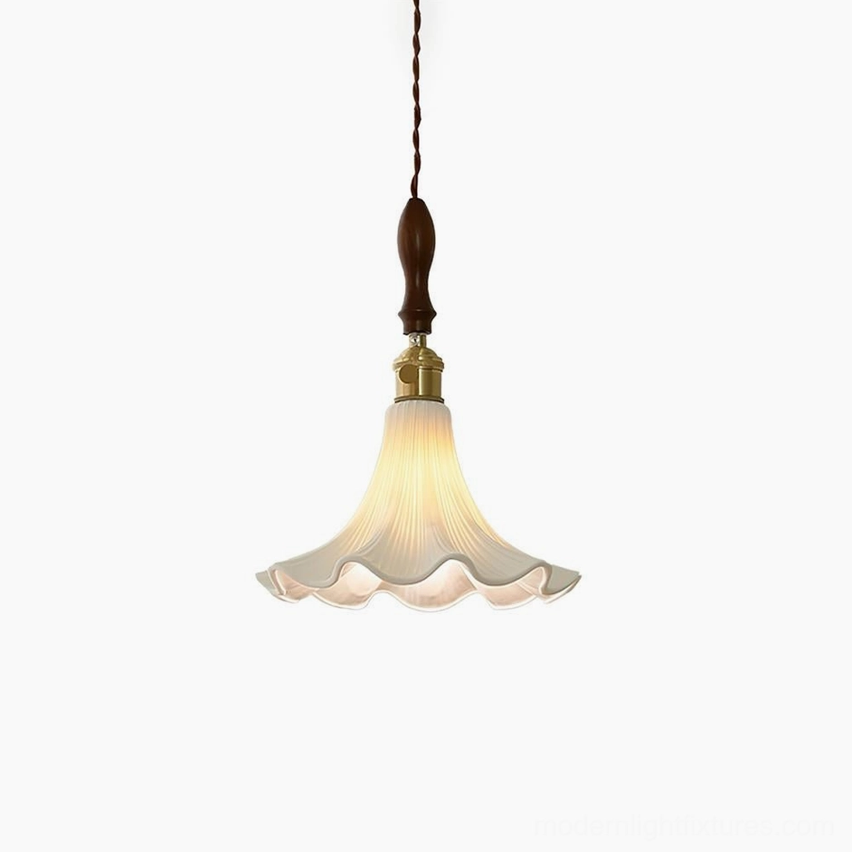 Florin Ripple Model B Dia 24cm statement height pleated pendant lamp in white finish, studio product photography