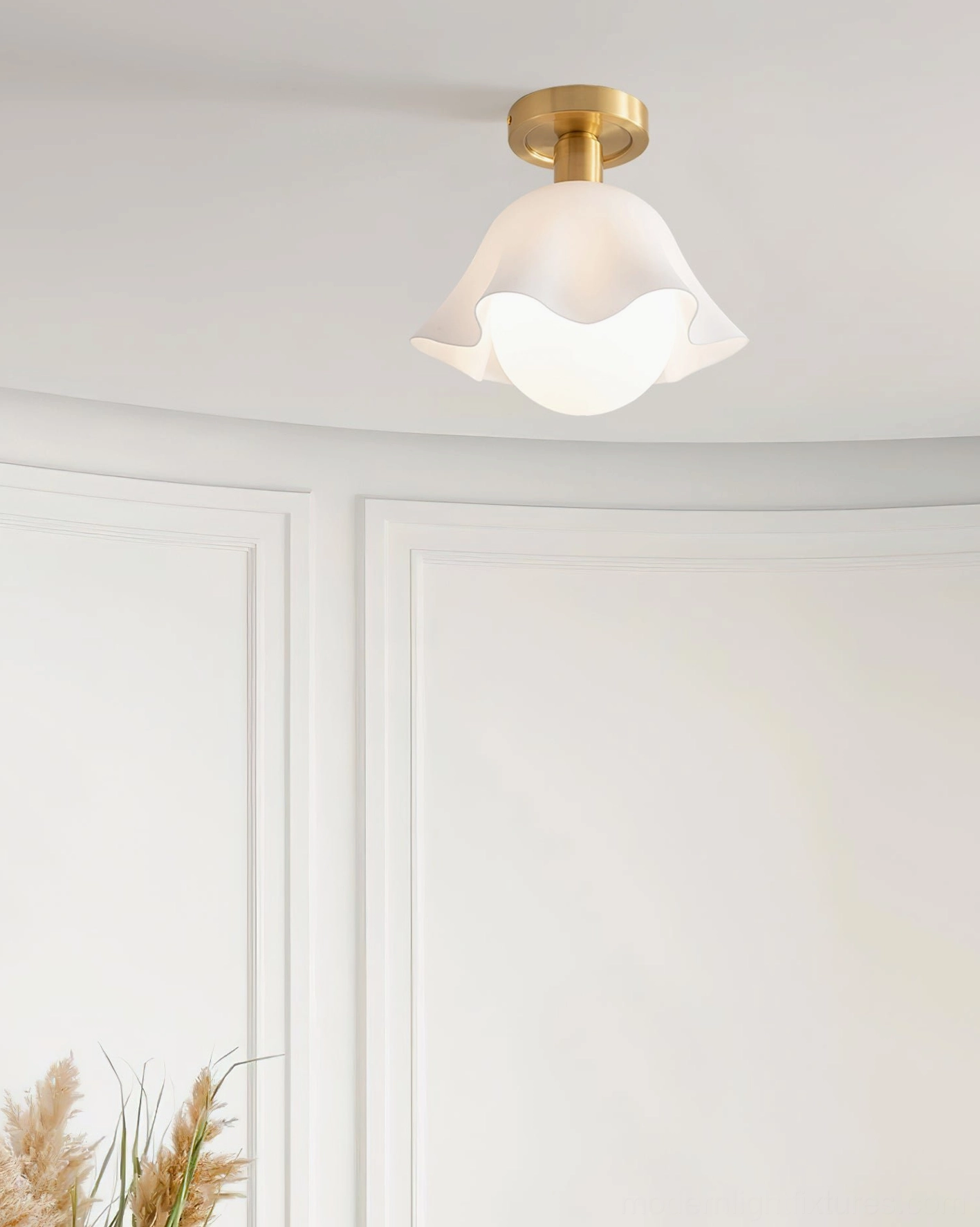 Rustin flower-shaped ceiling light in hallway with white paneled walls - French light luxury home decor installation