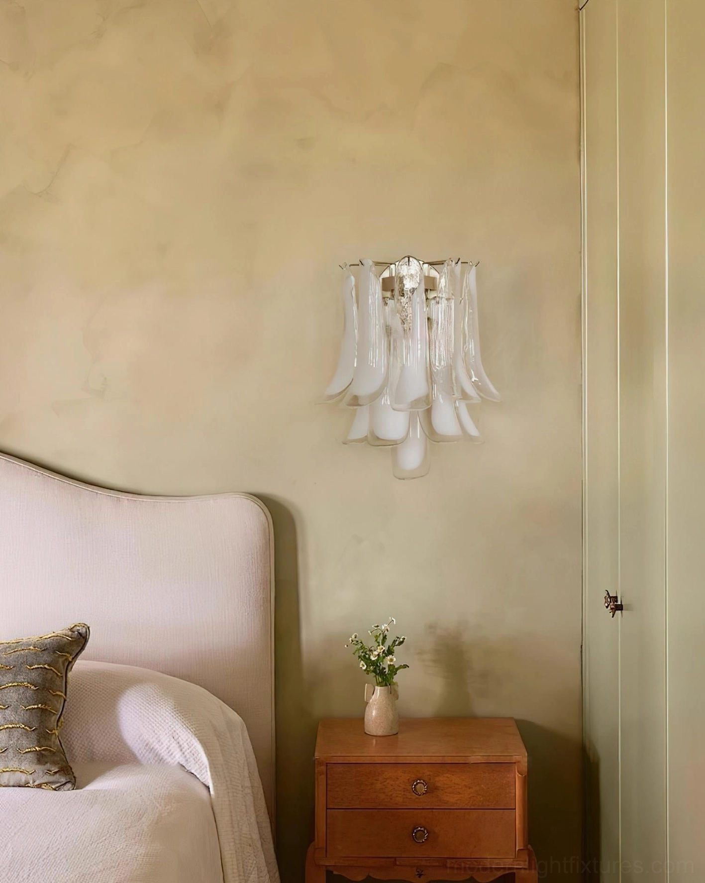 Sculptural glass wall lamp Alrinis gallery-like display bedroom lighting ambient atmosphere