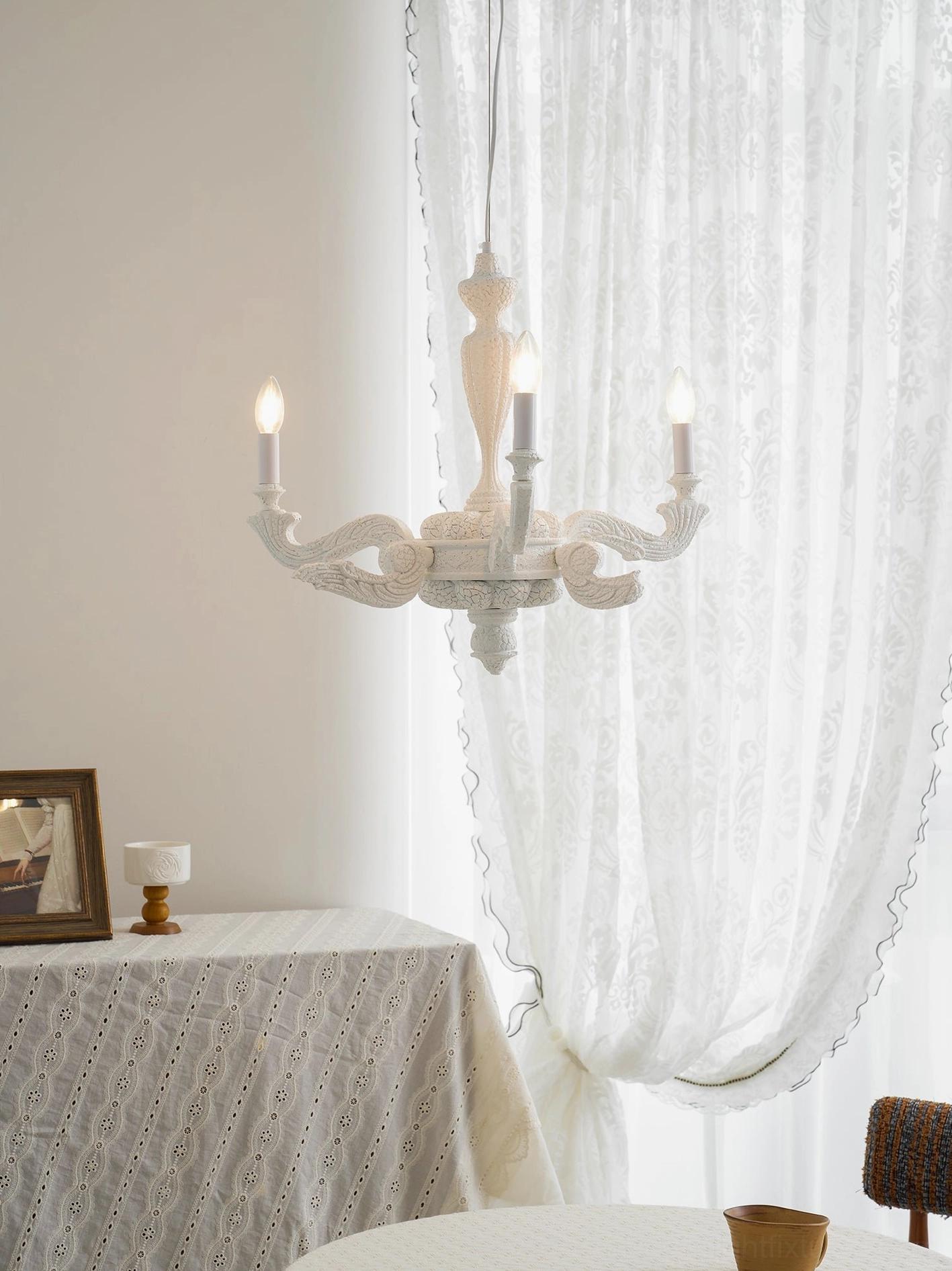 Sculptural modern candelabra chandelier showing architectural form and balanced proportions