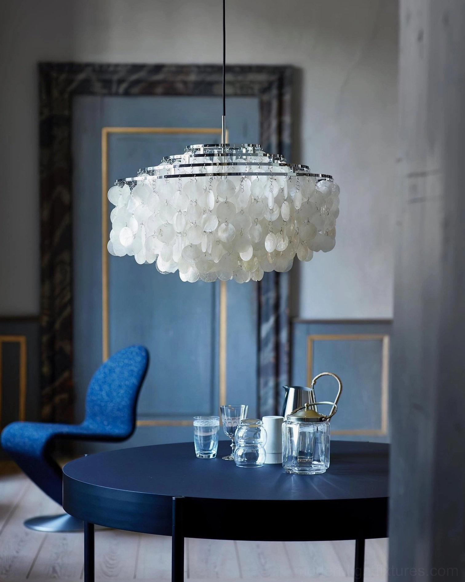 Modern shell pendant chandelier with adjustable cable length demonstration
