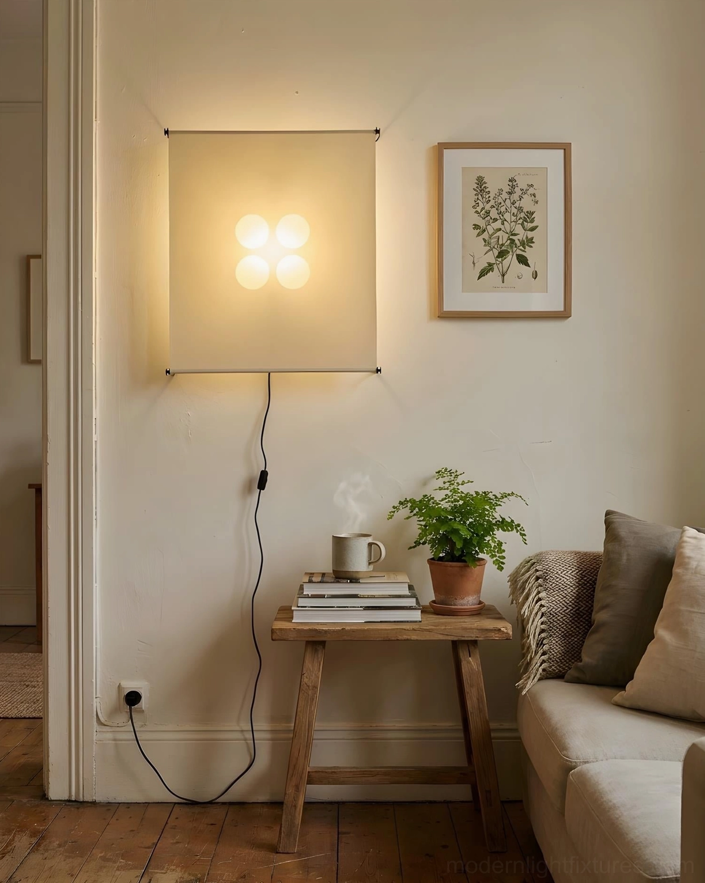 Silque wall sconce specifications and technical information, E26 E27 socket details, four-bulb ambient lighting fixture dimensions
