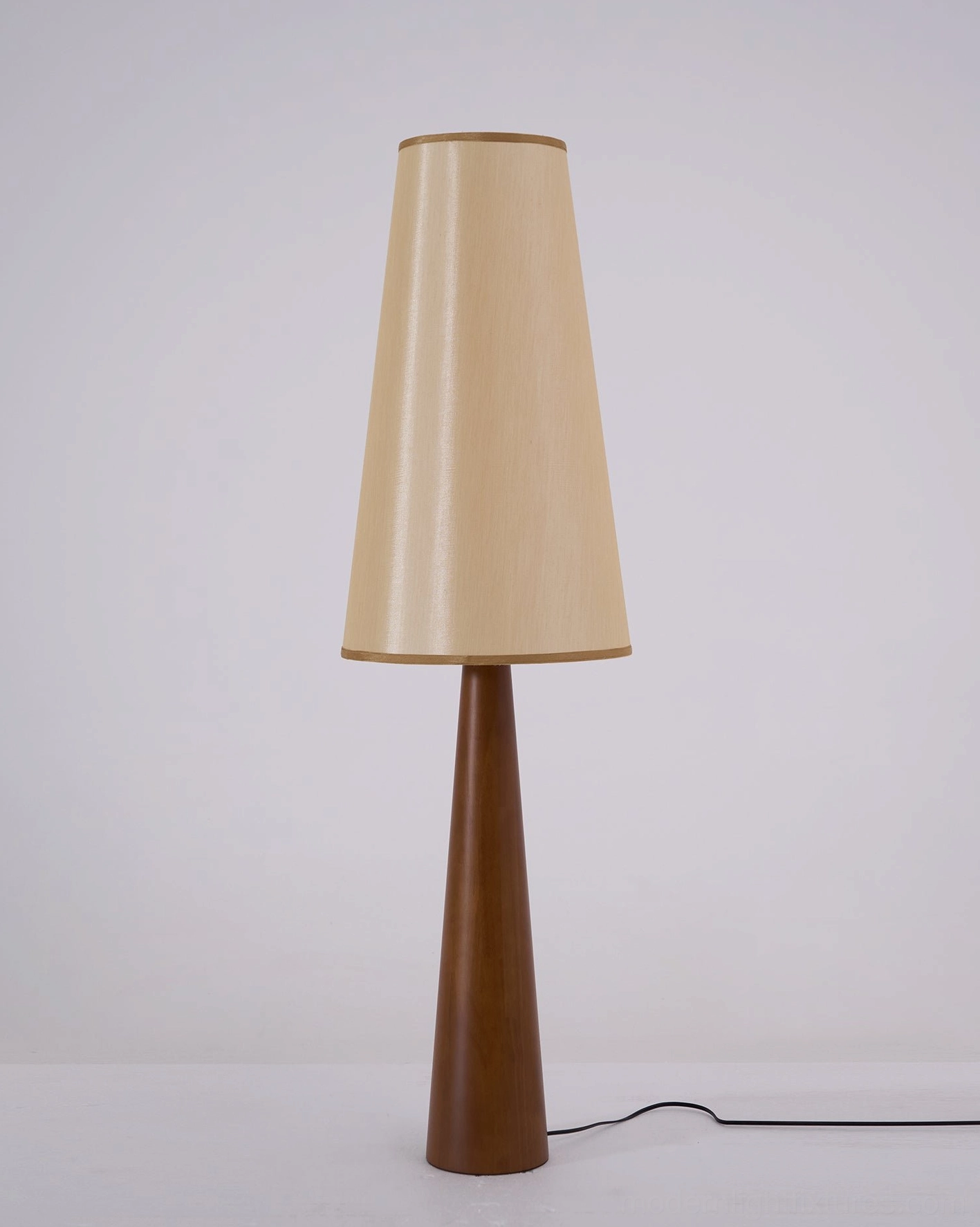 Svelte floor lamp north america europe australia middle east certification compliant