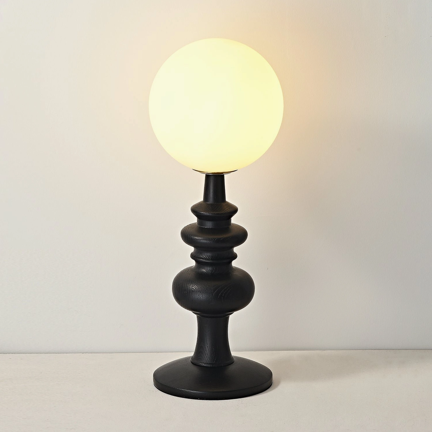 Sveta table lamp styling - modern minimalist bedroom or office lighting accent piece