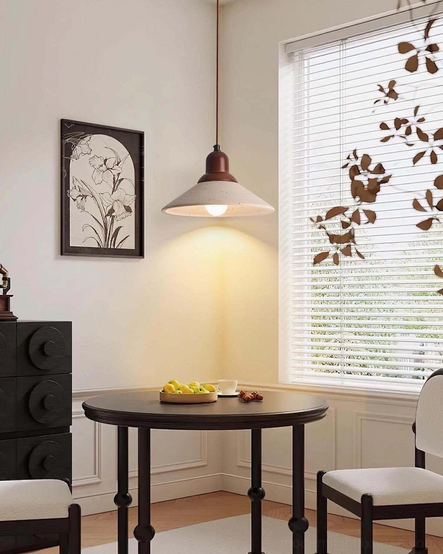 Three-pendant travertine lamp cluster horizontal suspension installation dining table lighting design