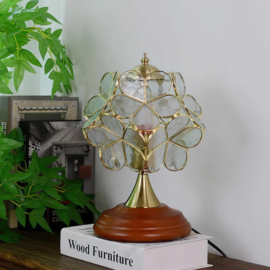 Tiffany table lamp color options display showing different stained glass shade varieties