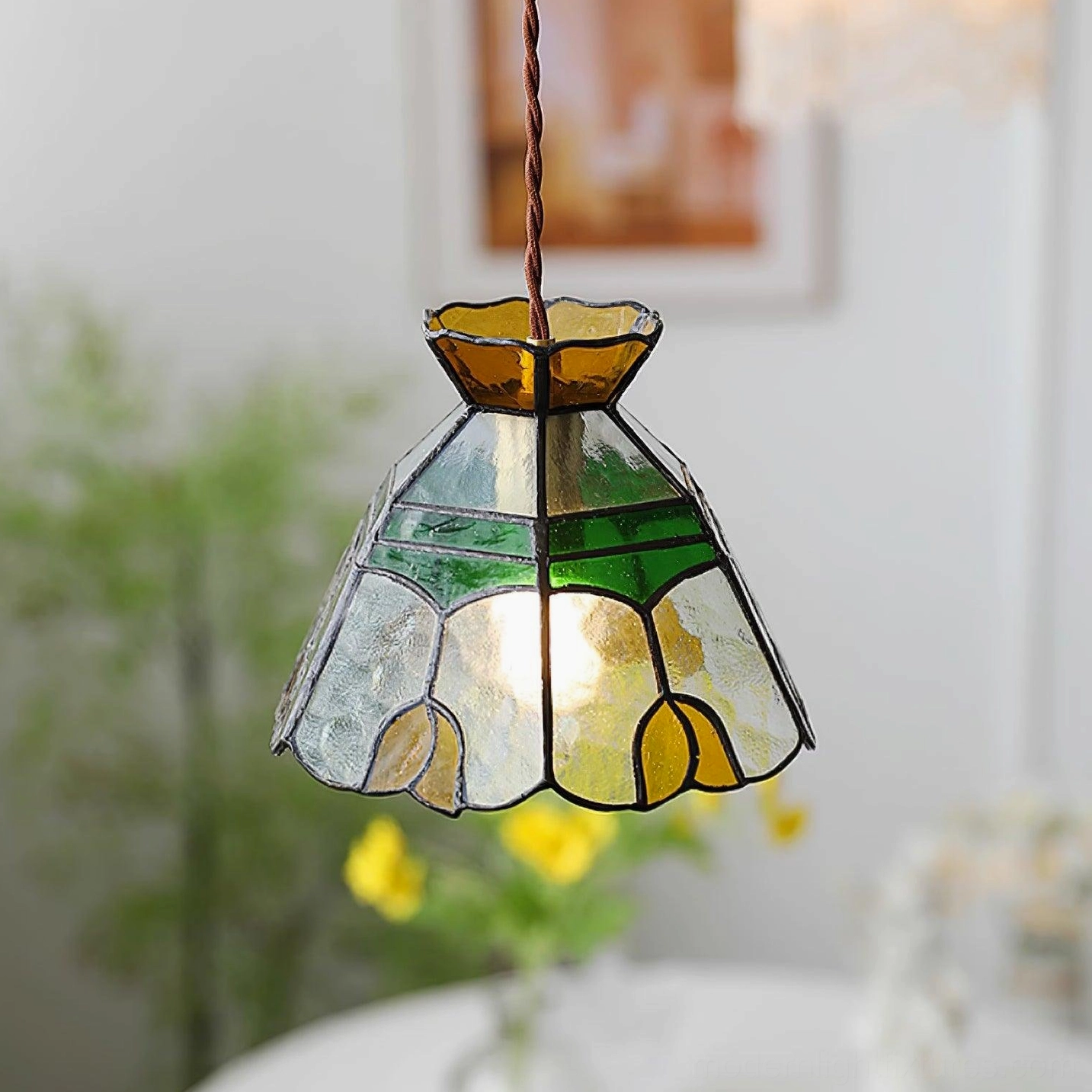 Complete Tiffany stained glass pendant lamp installation ready, showing shade assembly, brass frame, E14 socket, and suspension hardware