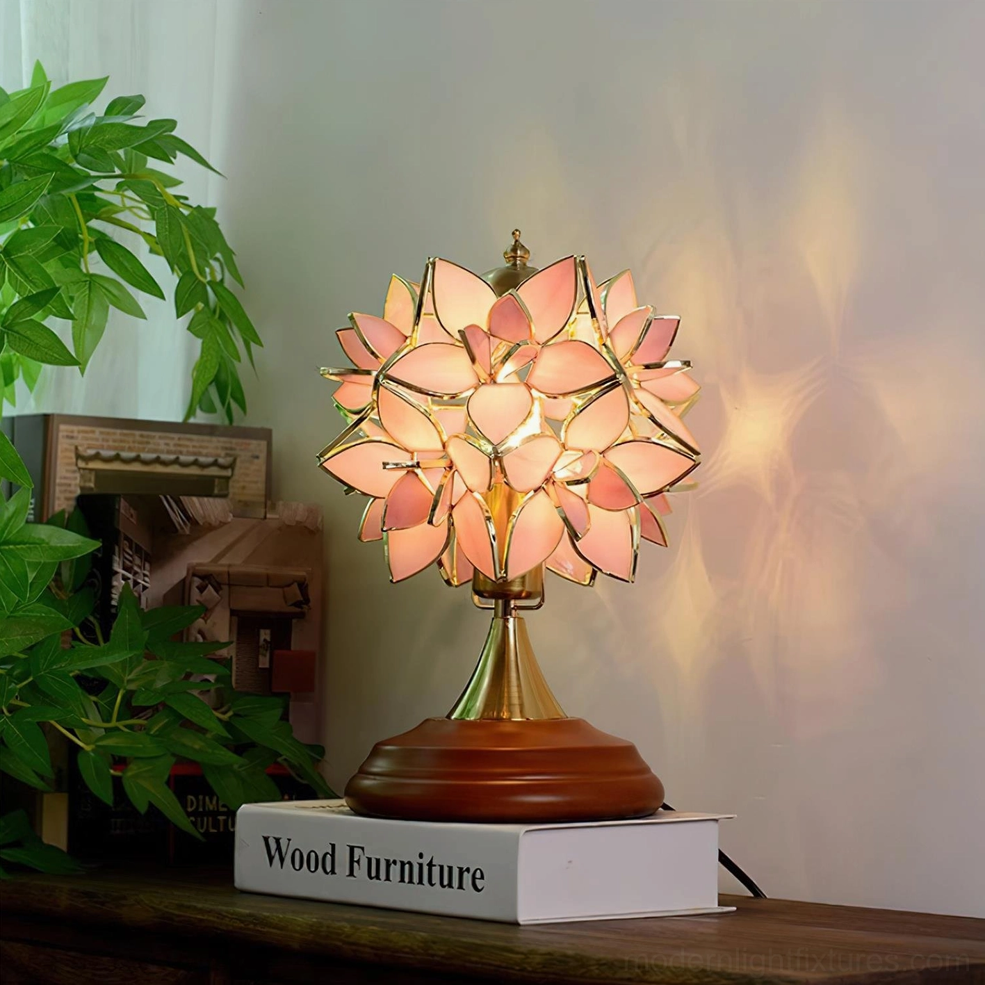 Tiffany stained glass table lamp product detail and construction quality close-up view