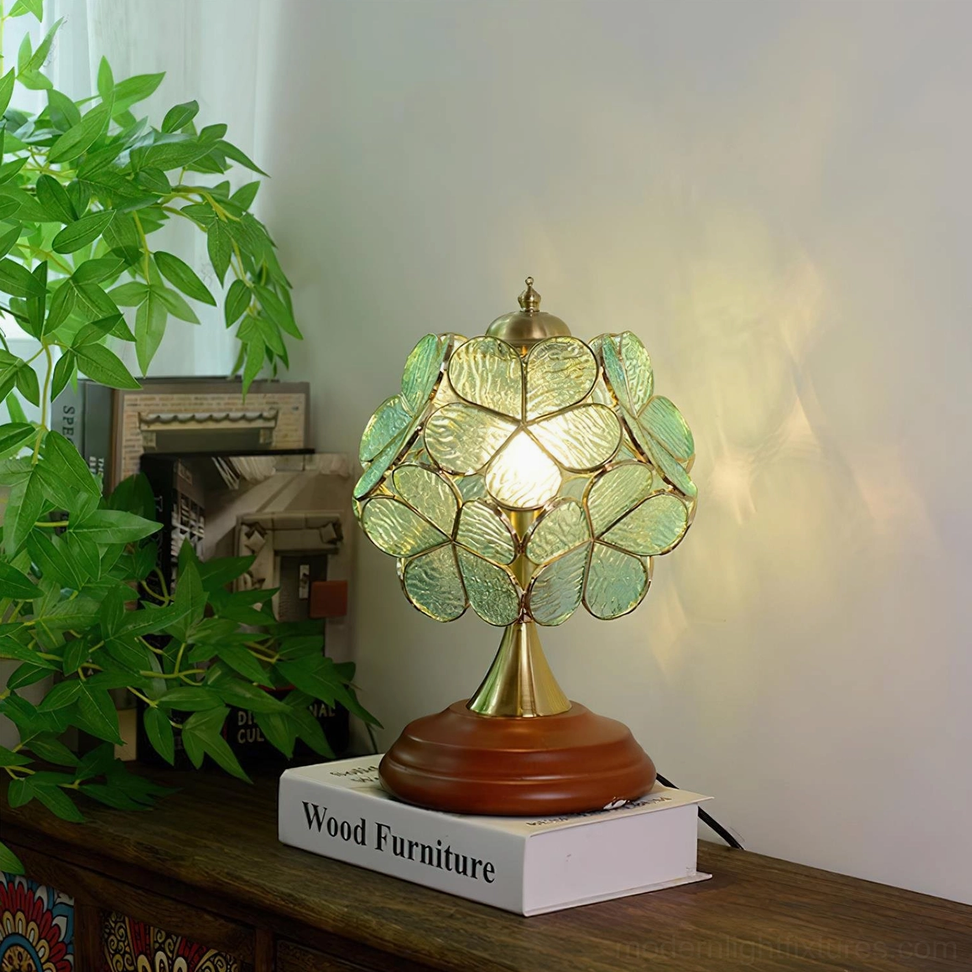 Tiffany table lamp dimensions and size reference showing 20cm diameter 30cm height specifications