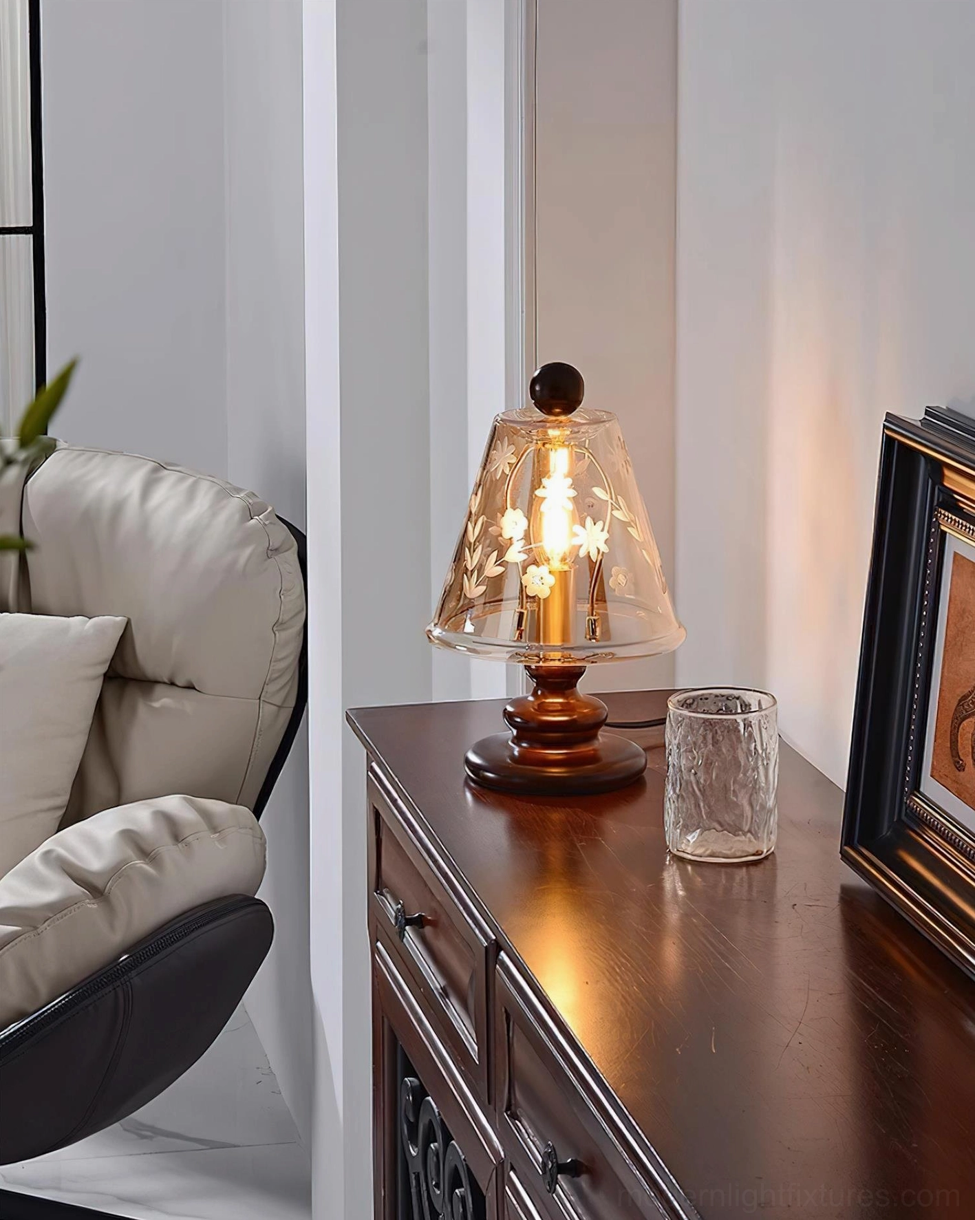 Tilda vintage table lamp side view with dark brown wooden base and etched amber glass shade in living room setting