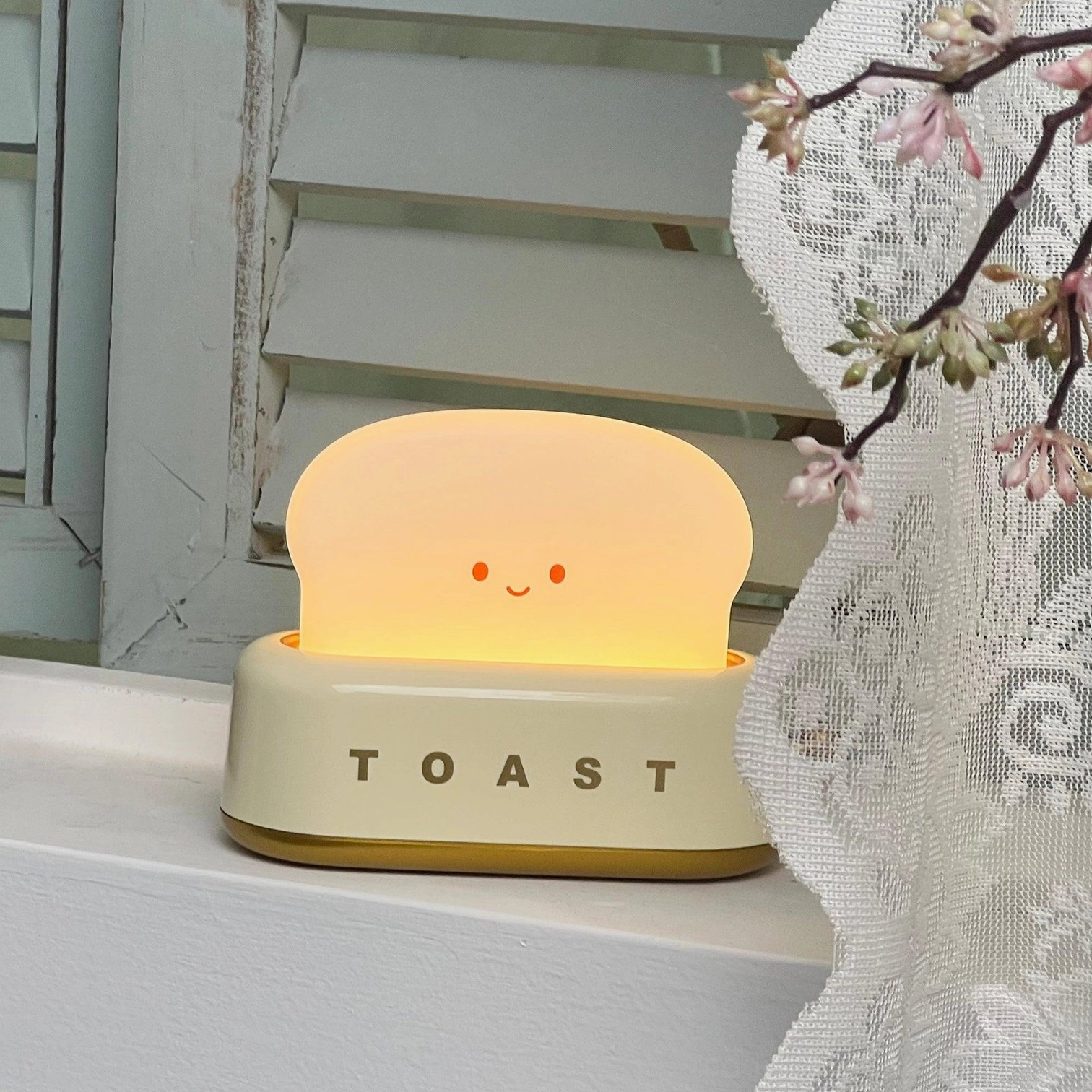 Set of toaster table lamps in multiple colors showing design versatility for different rooms